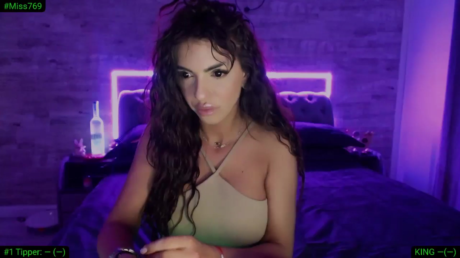 Gallery image thumbnail from Diamondblack5's myfreecams stream on, 03/15/2026, 24:37 image 2 of 20
