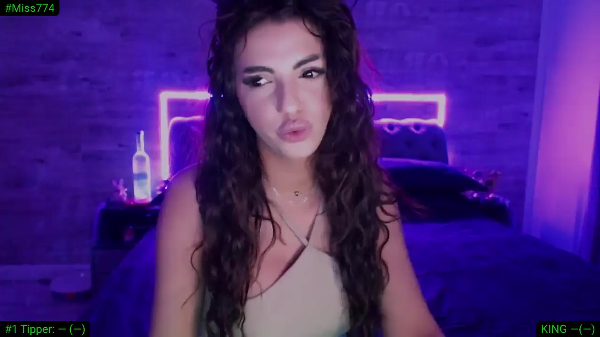 Gallery image thumbnail from Diamondblack5's myfreecams stream on, 03/15/2026, 24:37 image 19 of 20