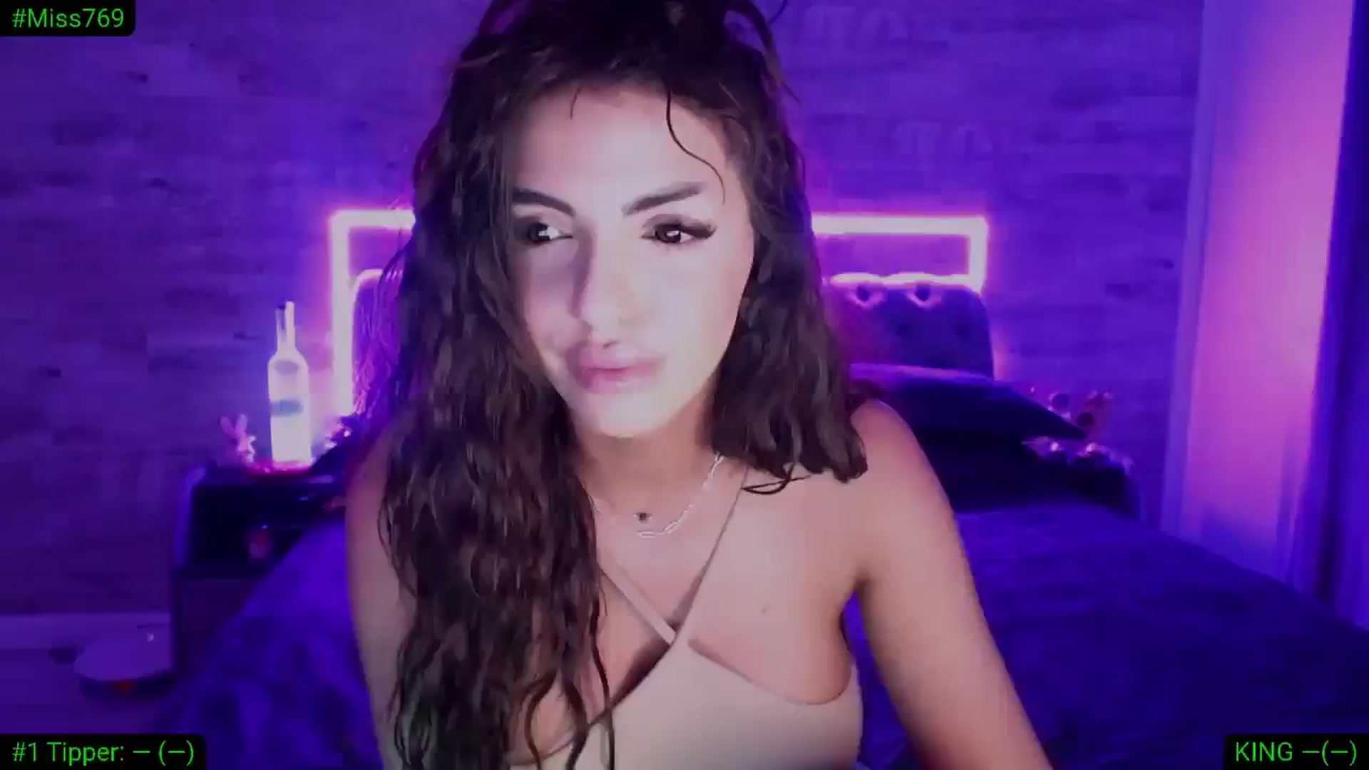 Gallery image thumbnail from Diamondblack5's myfreecams stream on, 03/15/2026, 24:37 image 1 of 20