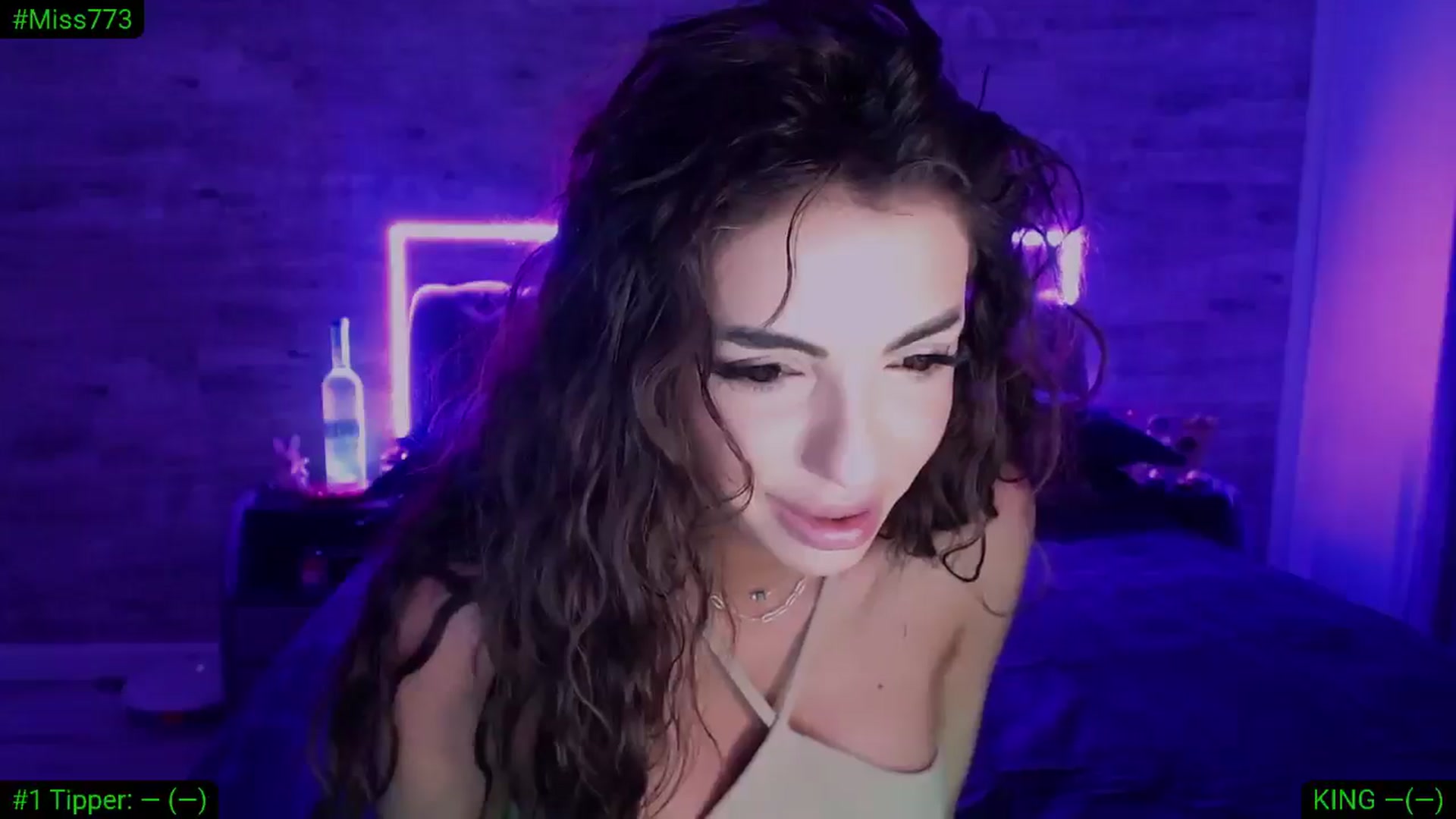 Gallery image thumbnail from Diamondblack5's myfreecams stream on, 03/15/2026, 24:37 image 18 of 20