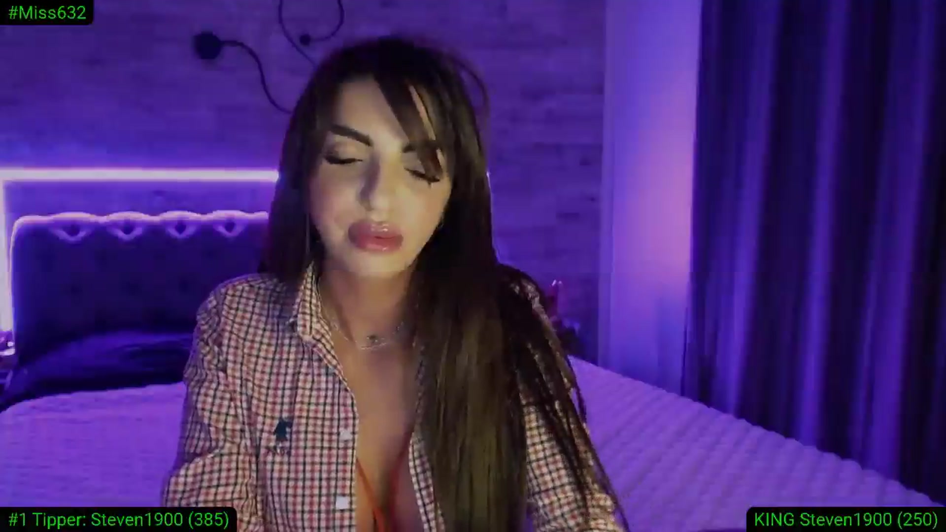 Gallery image thumbnail from Diamondblack5's myfreecams stream on, 03/17/2026, 04:20 image 2 of 20