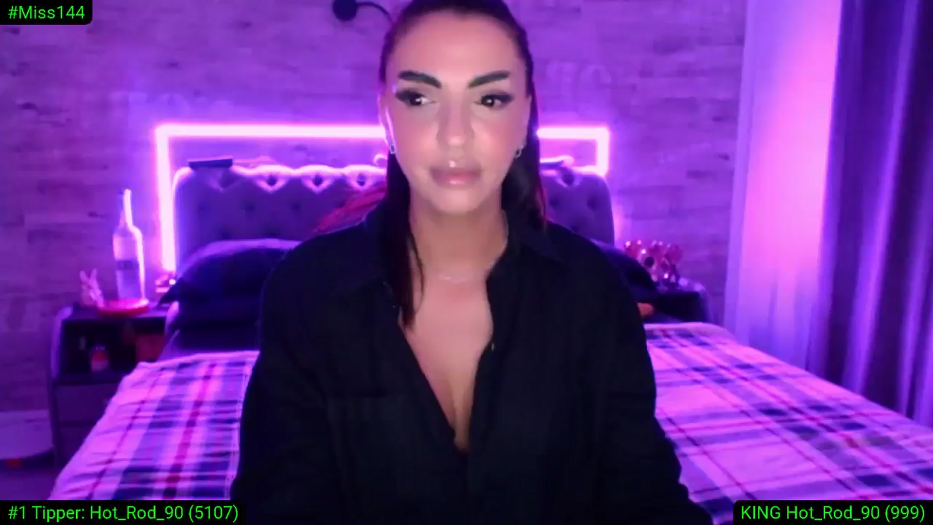 Gallery image thumbnail from Diamondblack5's myfreecams stream on, 04/01/2026, 23:37 image 17 of 20