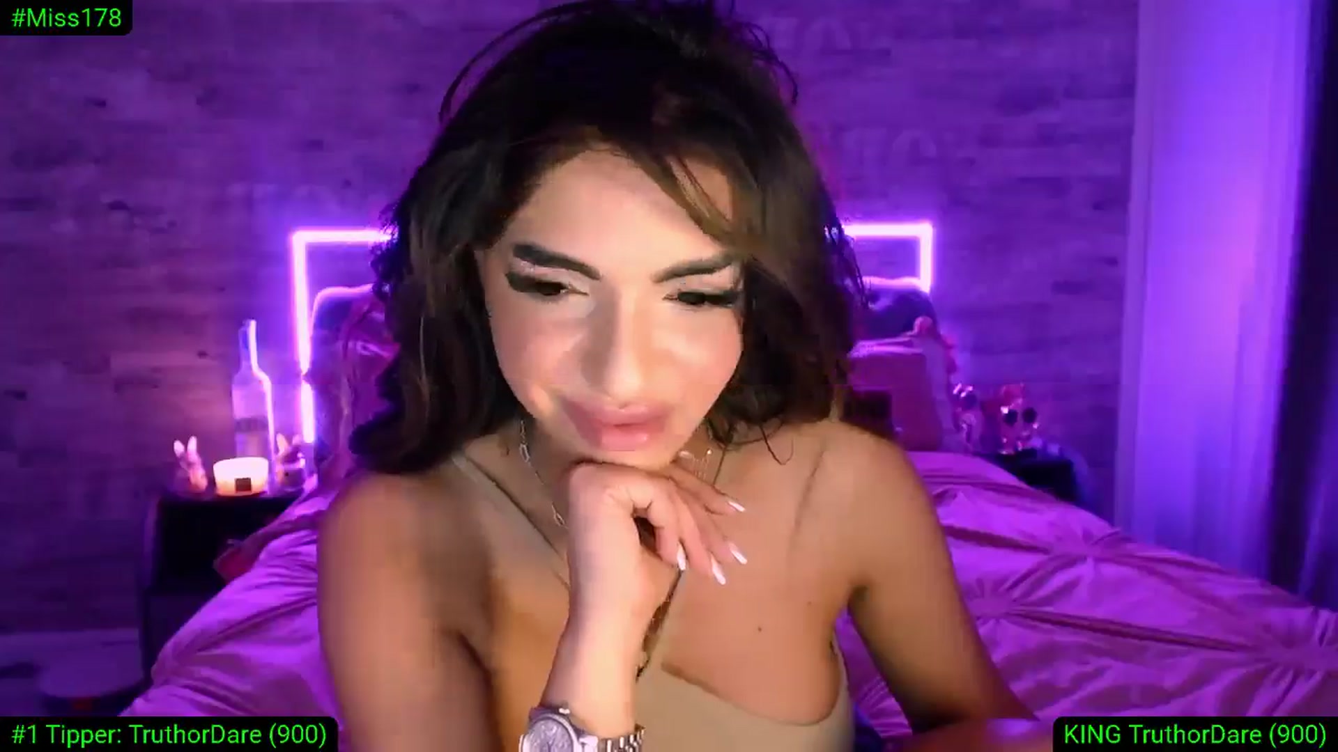 Gallery image thumbnail from Diamondblack5's myfreecams stream on, 04/17/2026, 01:29 image 8 of 20