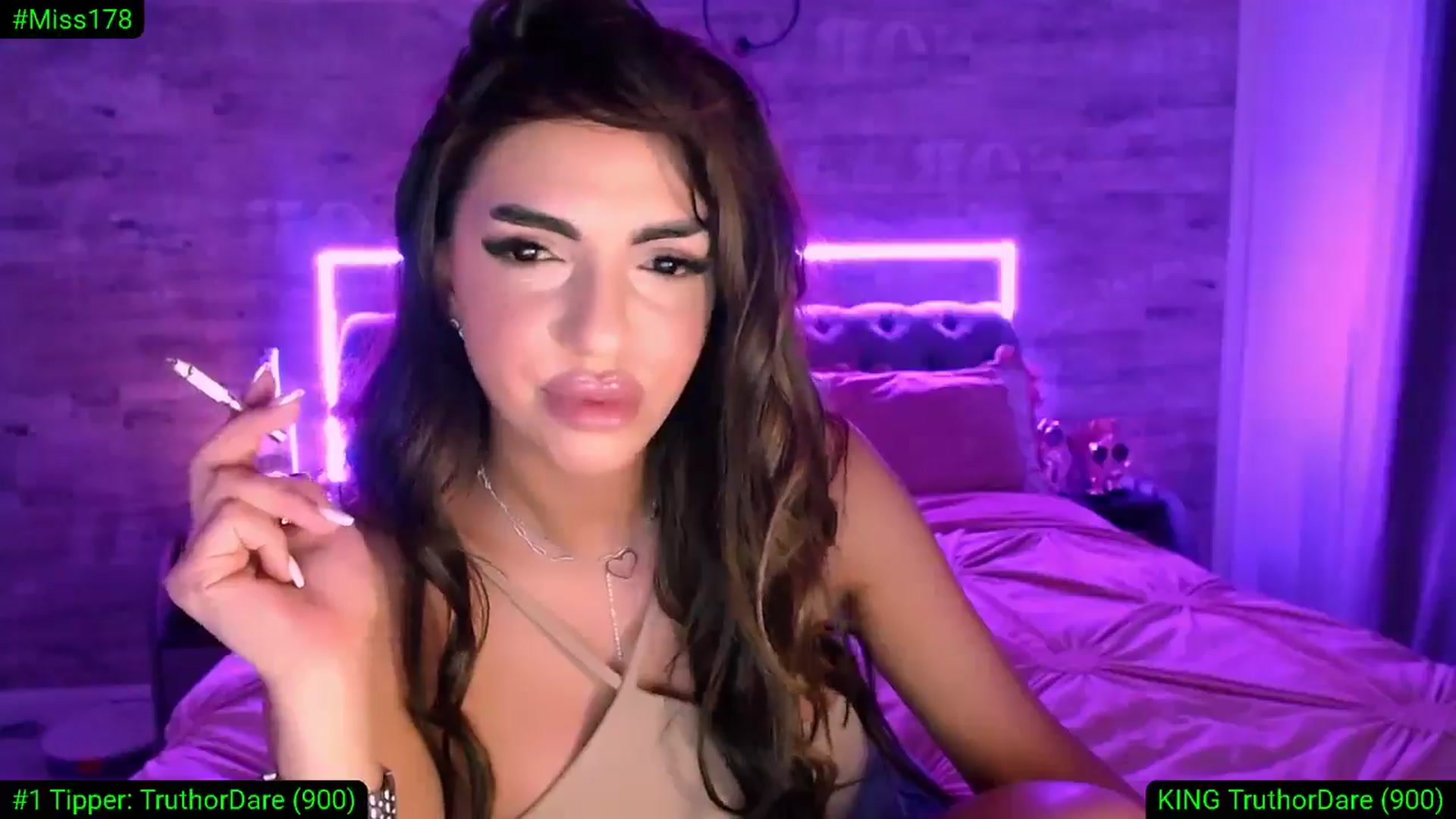 Gallery image thumbnail from Diamondblack5's myfreecams stream on, 04/17/2026, 01:29 image 5 of 20