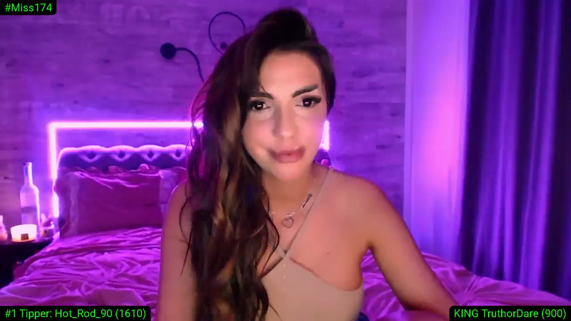 Gallery image thumbnail from Diamondblack5's myfreecams stream on, 04/17/2026, 04:55 image 7 of 20