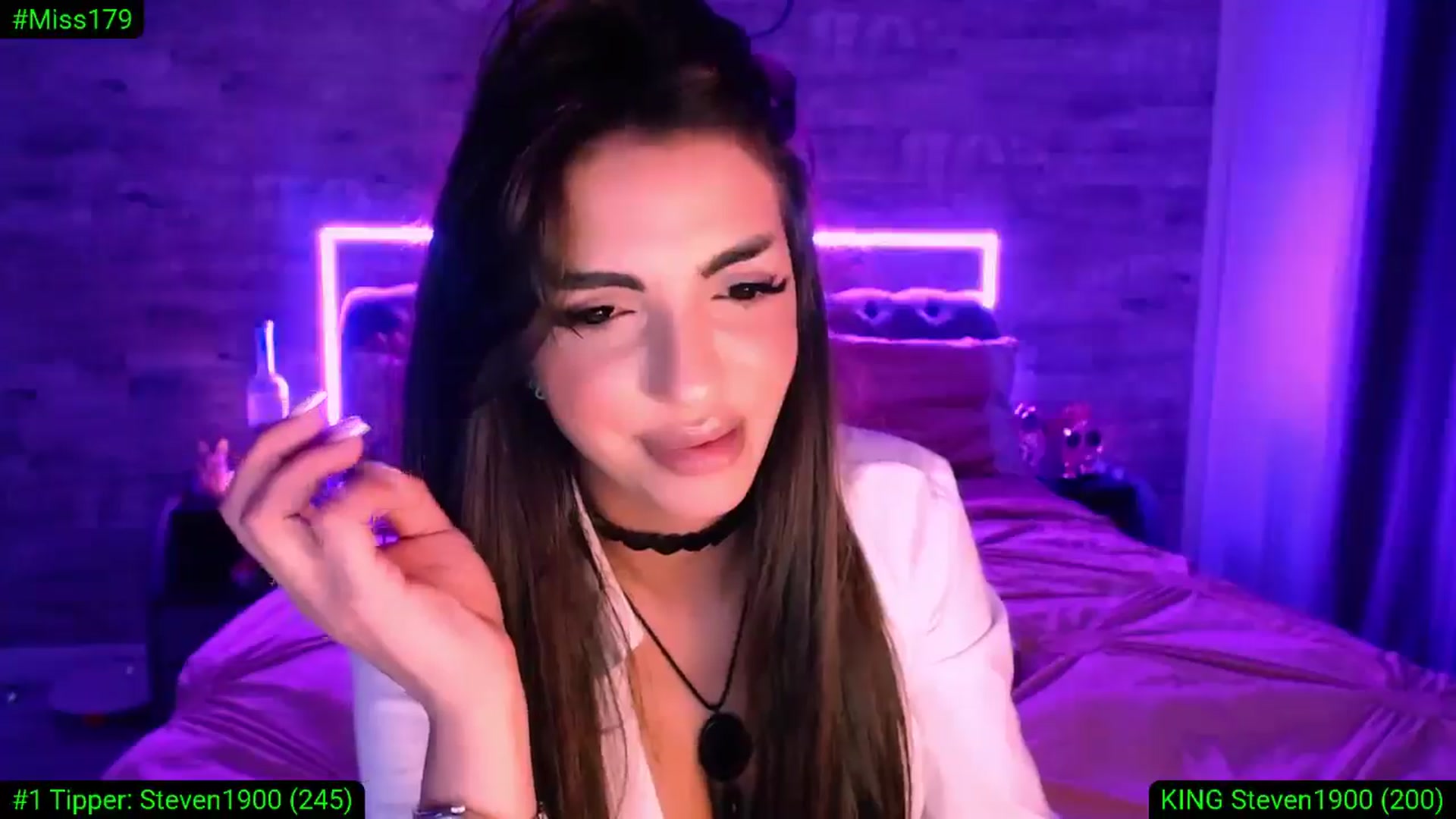 Gallery image thumbnail from Diamondblack5's myfreecams stream on, 04/19/2026, 01:28 image 13 of 20