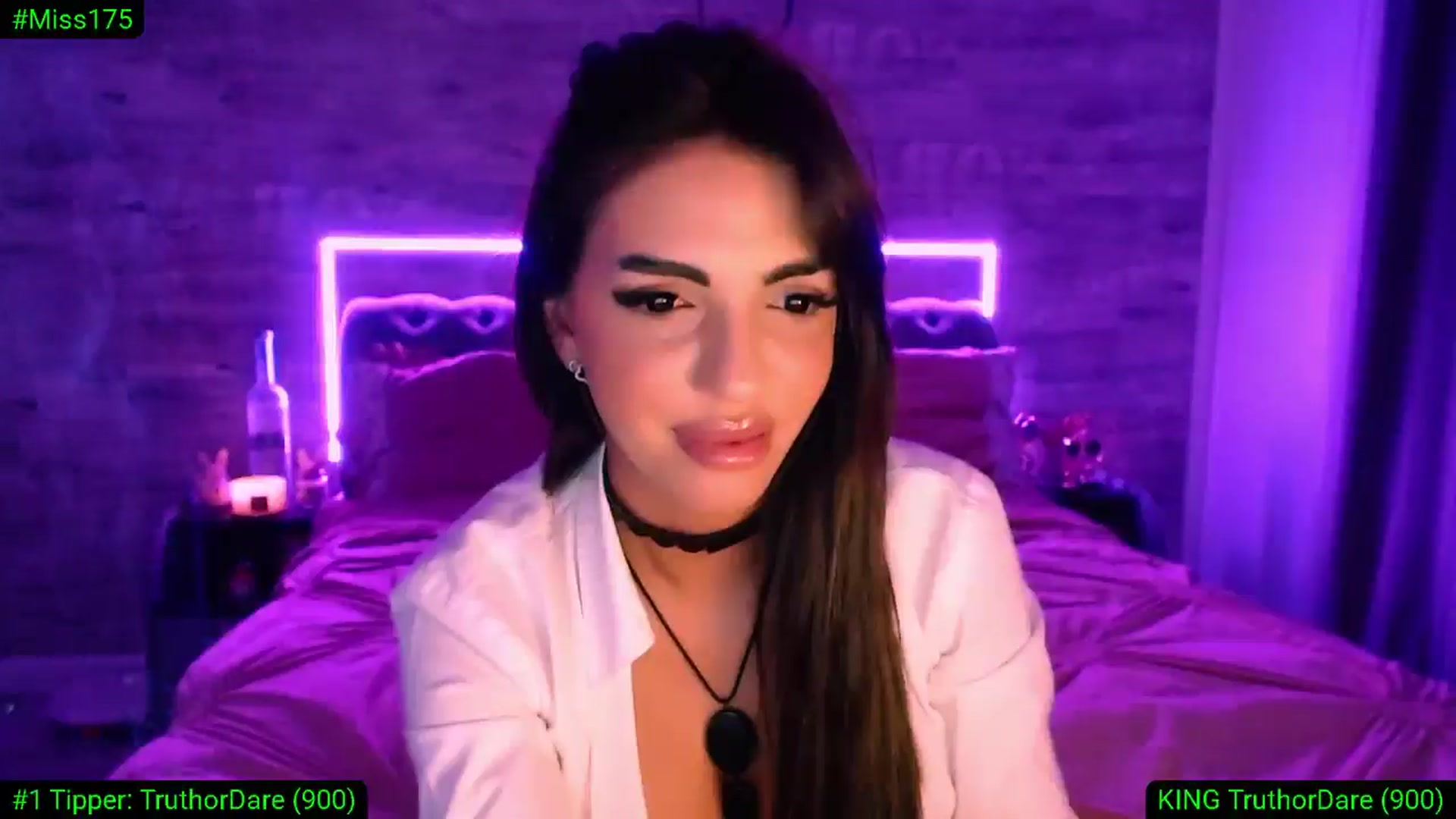 Gallery image thumbnail from Diamondblack5's myfreecams stream on, 04/19/2026, 01:28 image 18 of 20
