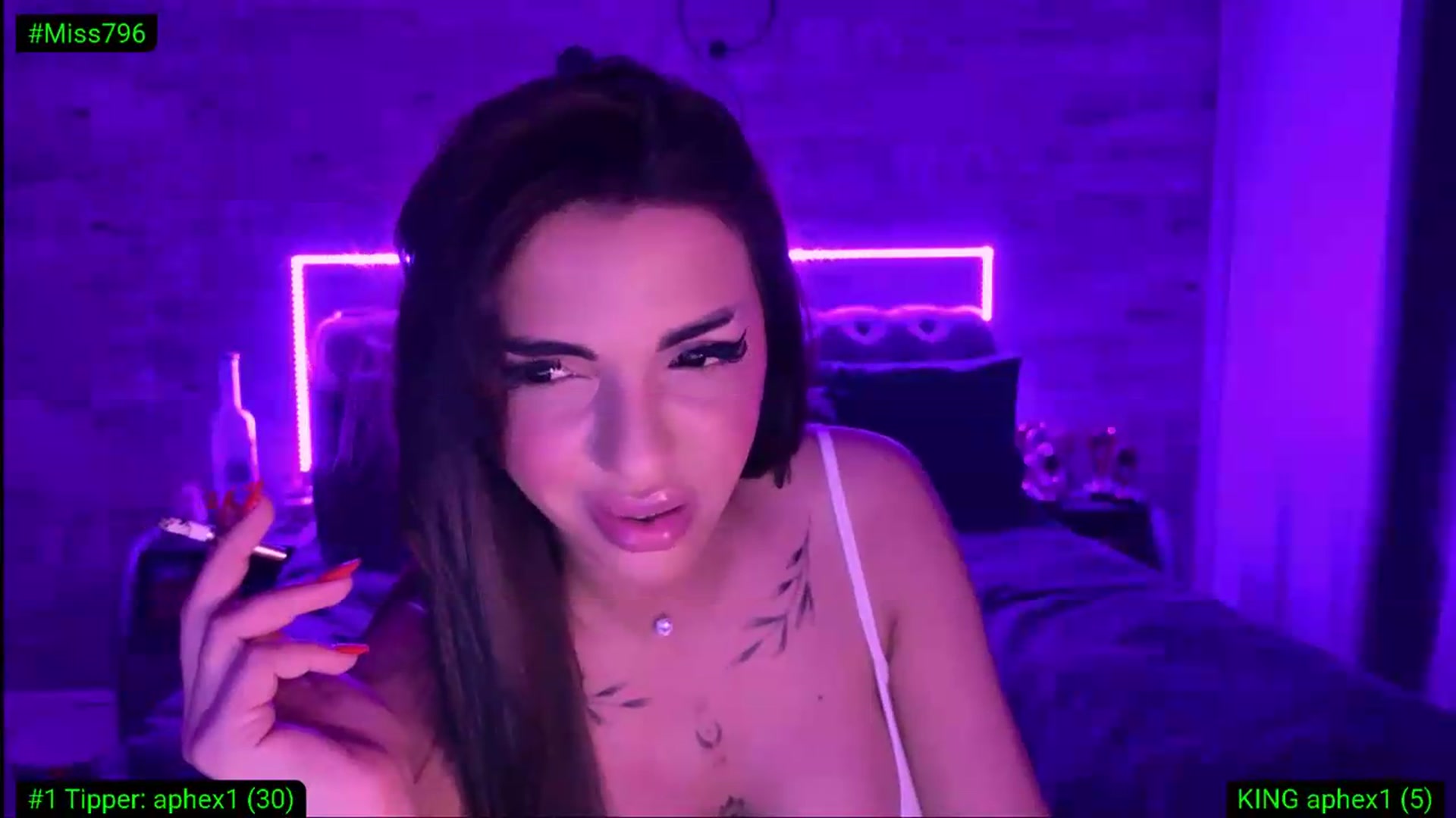 Gallery image thumbnail from Diamondblack5's myfreecams stream on, 05/18/2026, 24:41 image 12 of 20