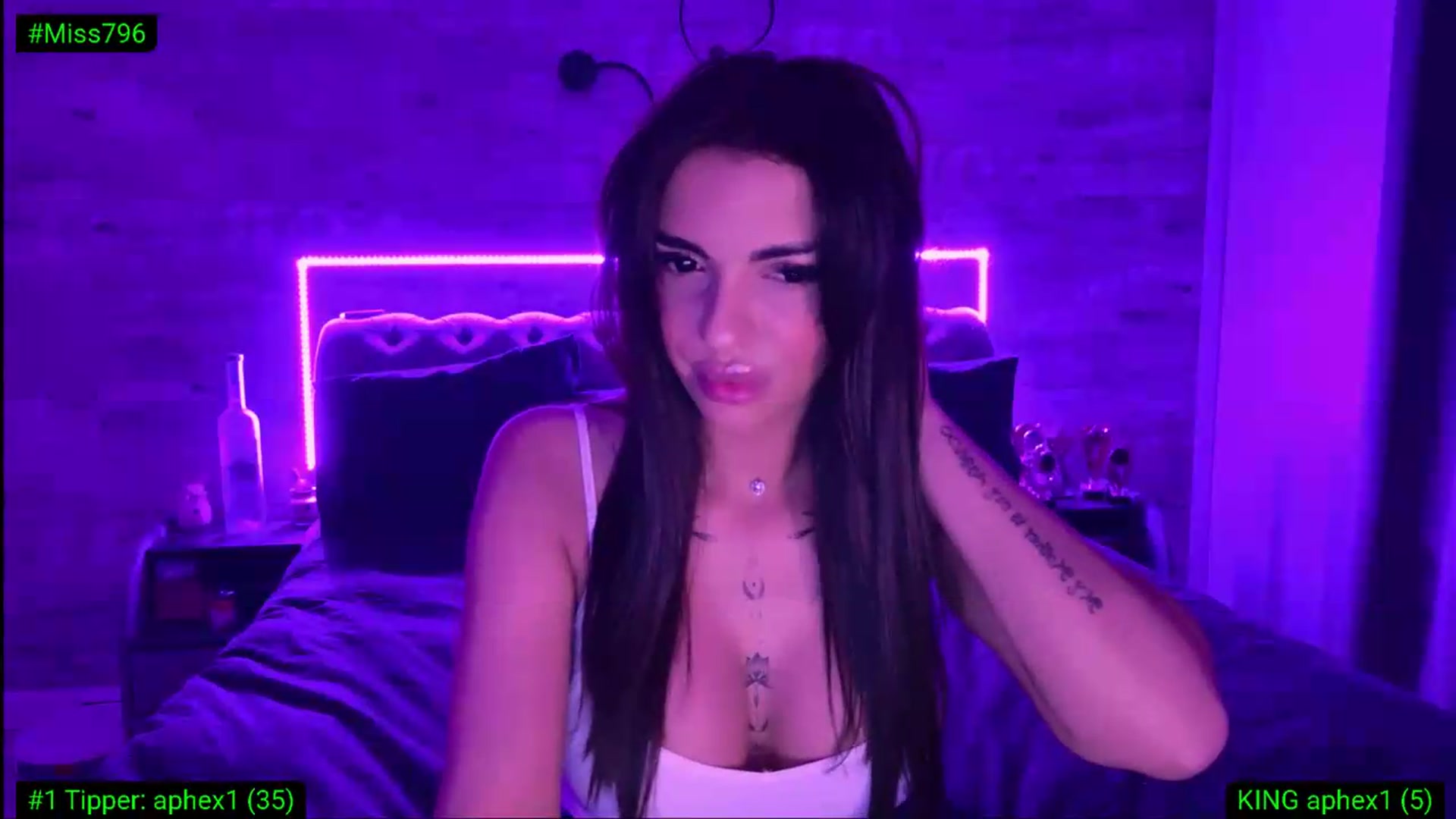 Gallery image thumbnail from Diamondblack5's myfreecams stream on, 05/18/2026, 24:41 image 19 of 20