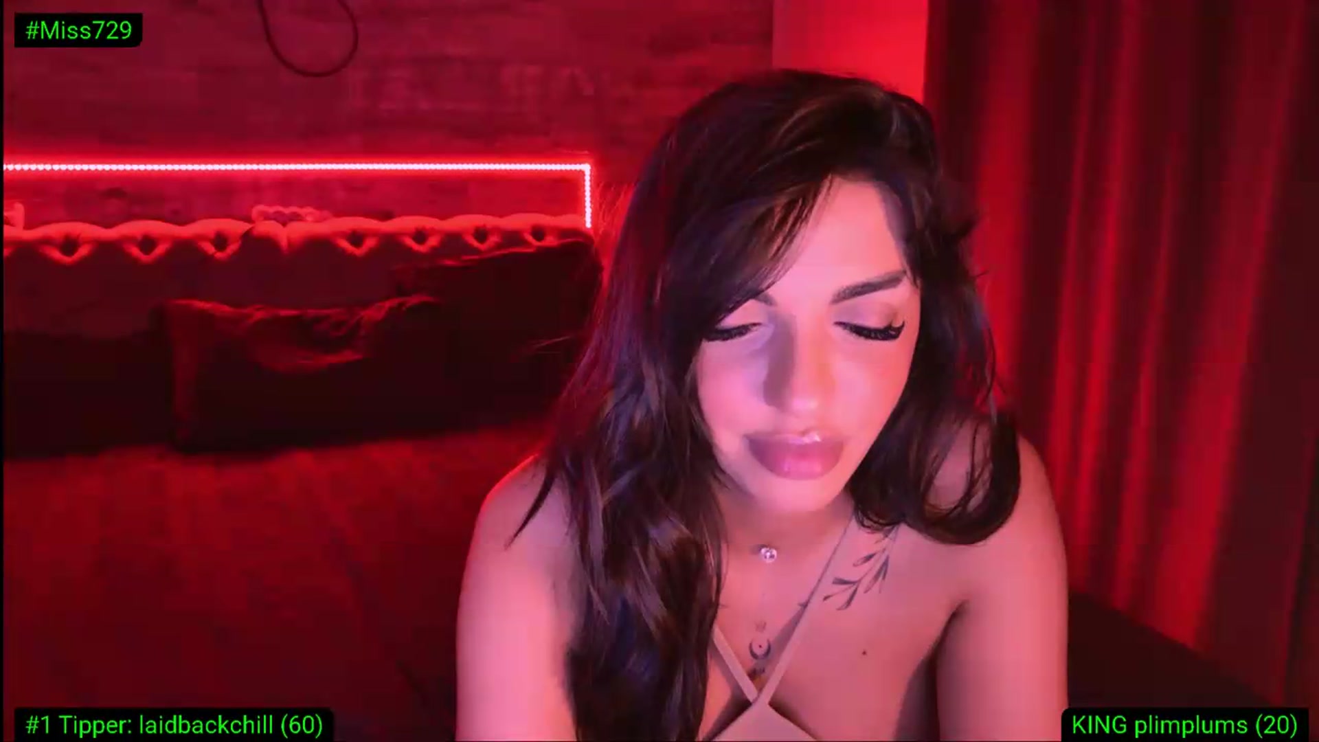 Gallery image thumbnail from Diamondblack5's myfreecams stream on, 05/25/2026, 24:44 image 18 of 20