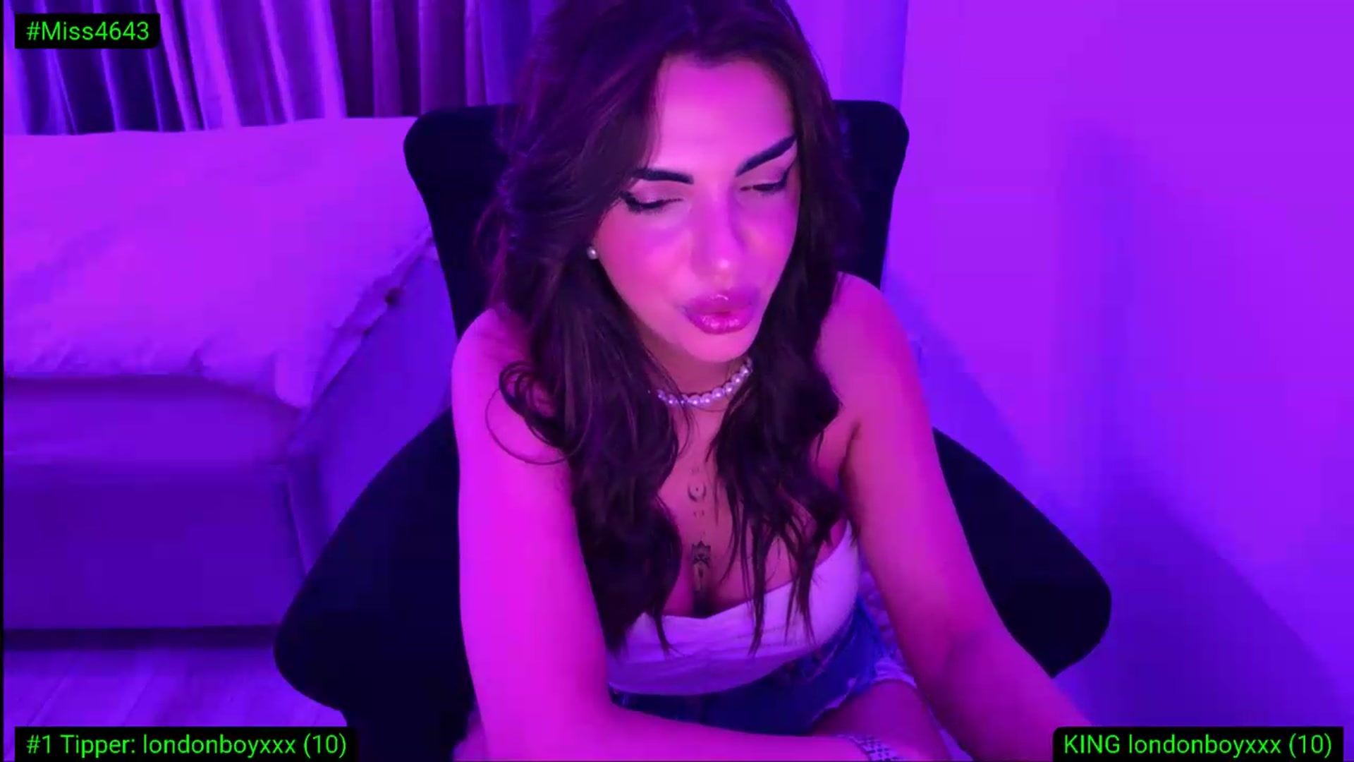 Gallery image thumbnail from Diamondblack5's myfreecams stream on, 06/20/2026, 02:03 image 6 of 20