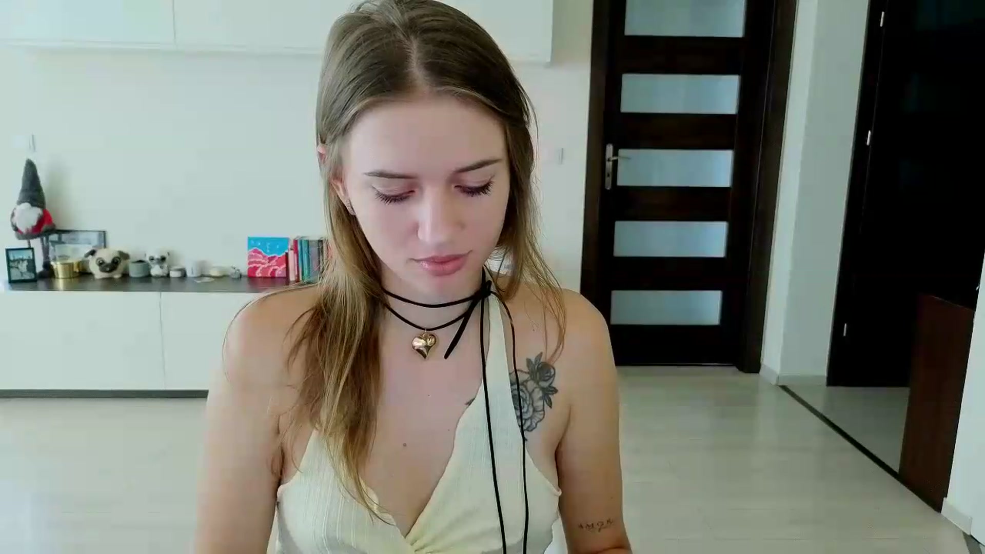 Gallery image thumbnail from DianaMonroe's myfreecams stream on, 08/22/2026, 09:39 image 16 of 20