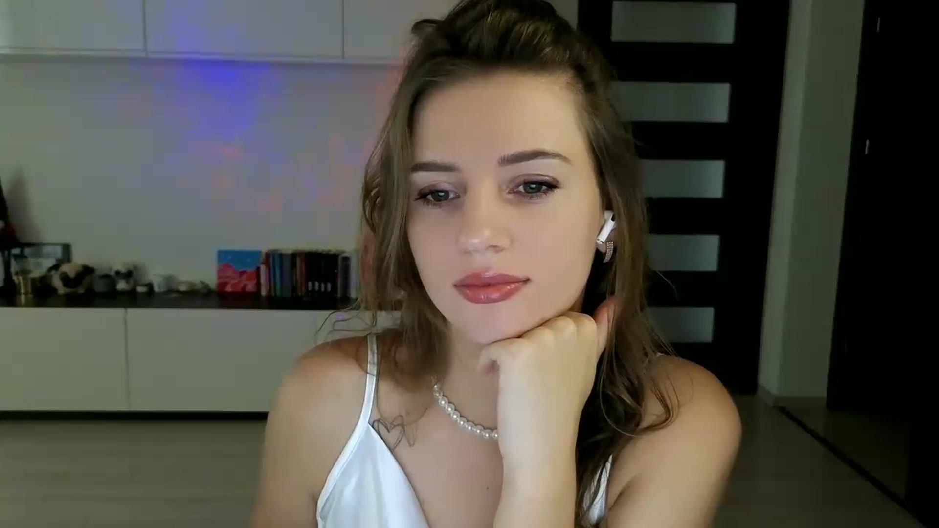 Gallery image thumbnail from DianaMonroe's myfreecams stream on, 08/25/2026, 10:05 image 13 of 20