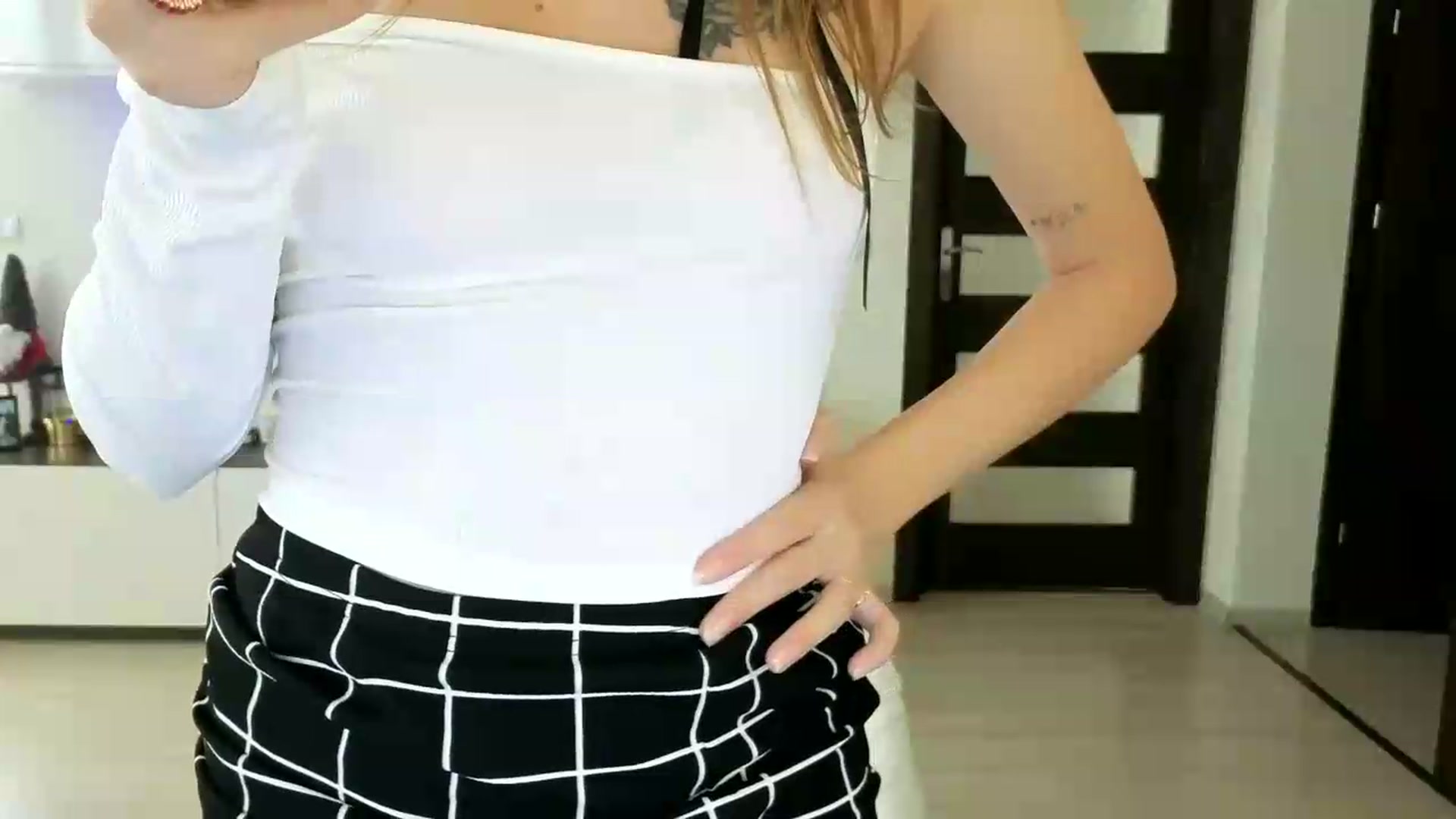 Gallery image thumbnail from DianaMonroe's myfreecams stream on, 08/26/2026, 11:07 image 16 of 20