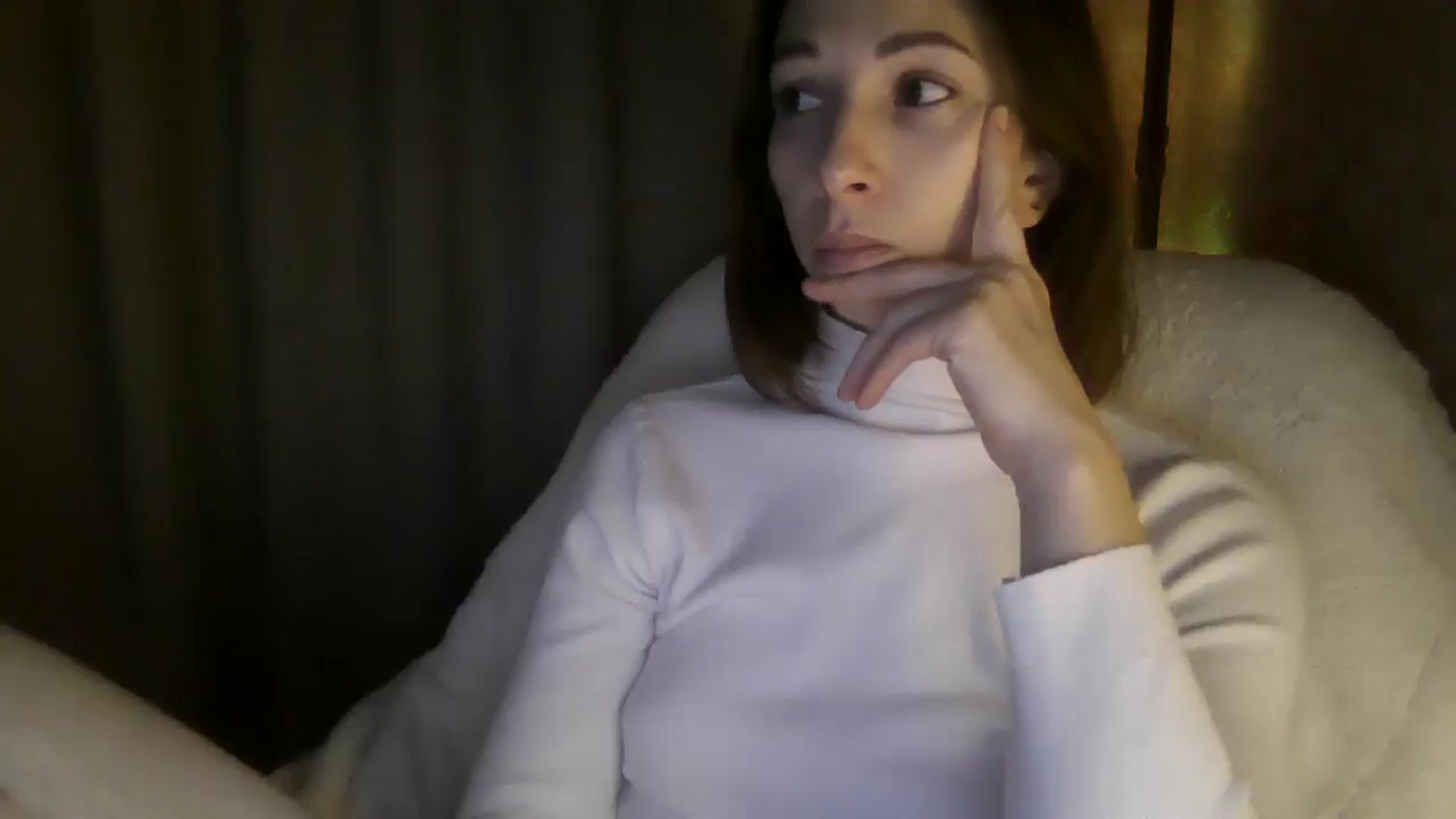 Gallery image thumbnail from Diana_Bloo's myfreecams stream on, 12/09/2025, 14:03 image 4 of 20