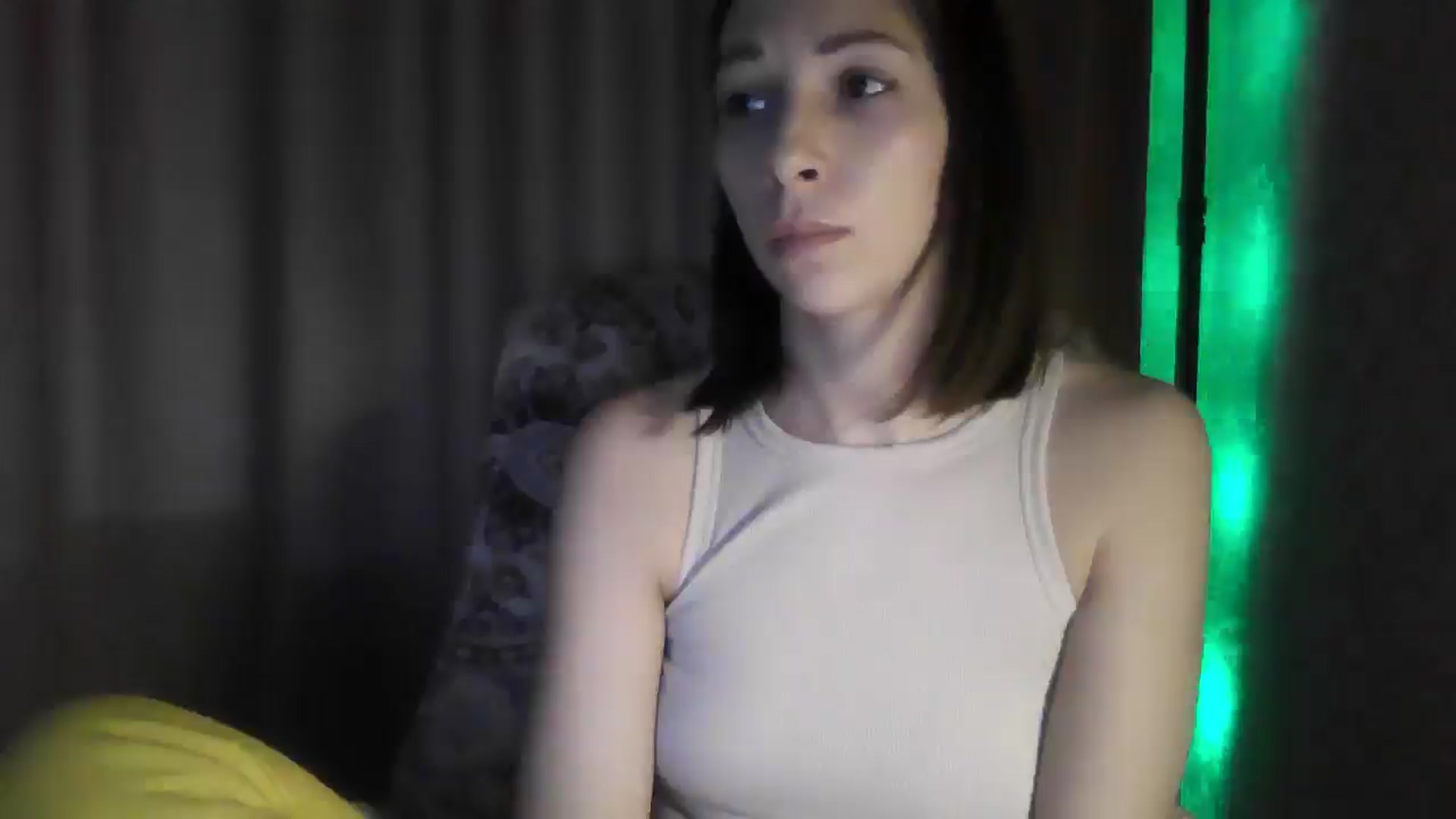 Gallery image thumbnail from Diana_Bloo's myfreecams stream on, 12/15/2025, 11:47 image 10 of 20