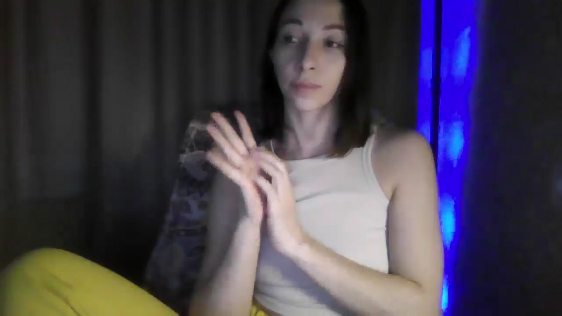 Gallery image thumbnail from Diana_Bloo's myfreecams stream on, 12/15/2025, 11:47 image 6 of 20