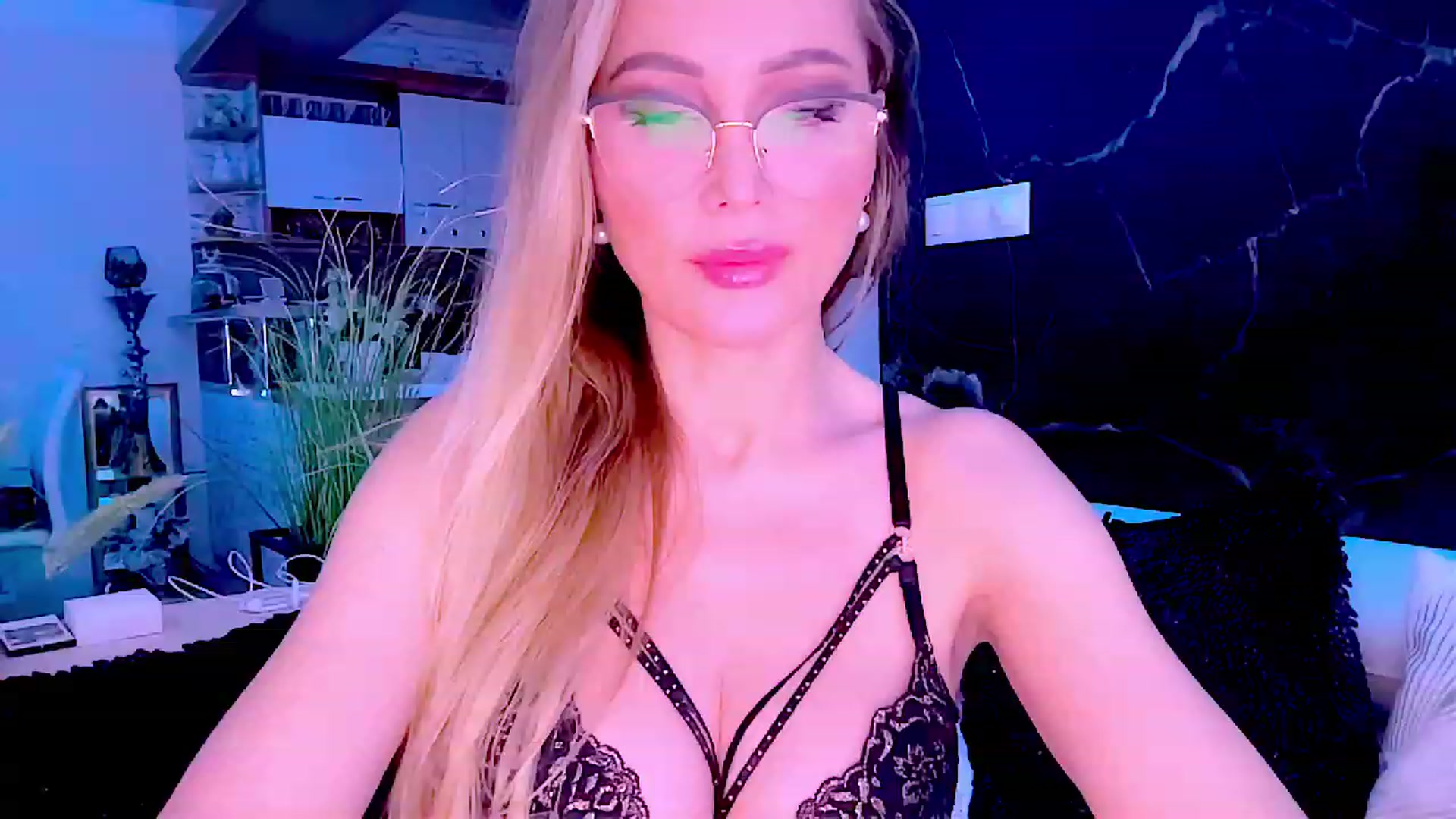 Gallery image thumbnail from Diana_Doll's myfreecams stream on, 02/25/2023, 21:17 image 3 of 20