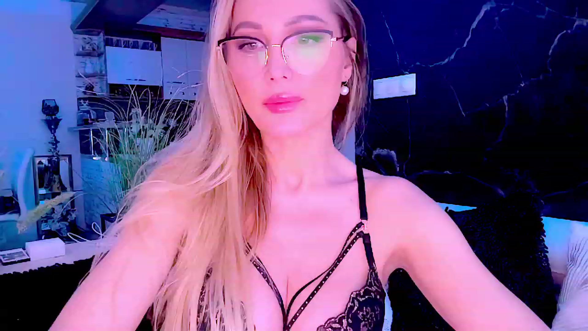 Gallery image thumbnail from Diana_Doll's myfreecams stream on, 02/25/2023, 21:17 image 4 of 20