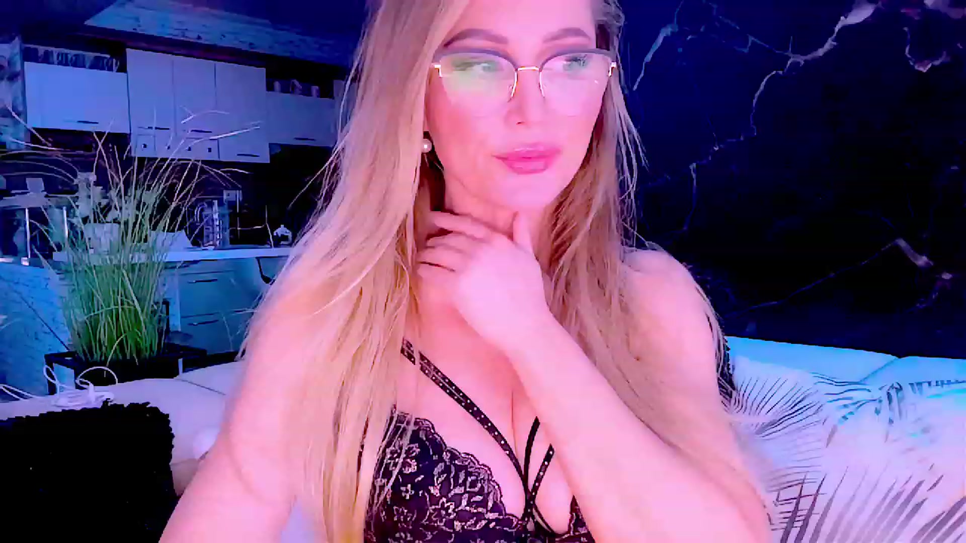 Gallery image thumbnail from Diana_Doll's myfreecams stream on, 02/25/2023, 21:17 image 10 of 20