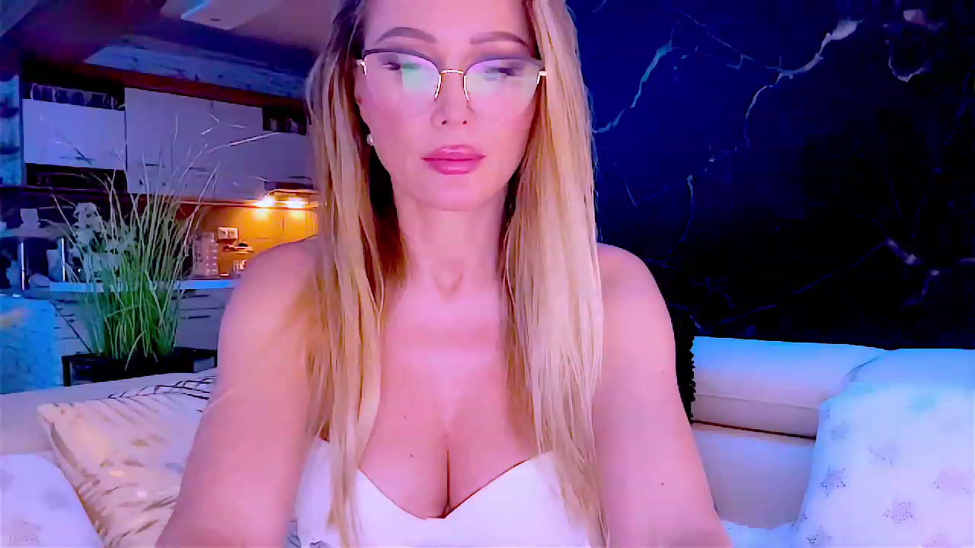 Gallery image thumbnail from Diana_Doll's myfreecams stream on, 03/15/2023, 17:14 image 19 of 20