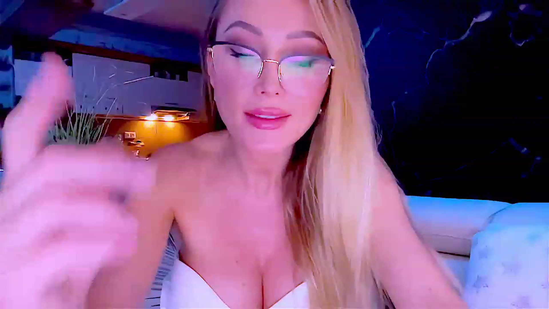 Gallery image thumbnail from Diana_Doll's myfreecams stream on, 03/15/2023, 17:14 image 18 of 20