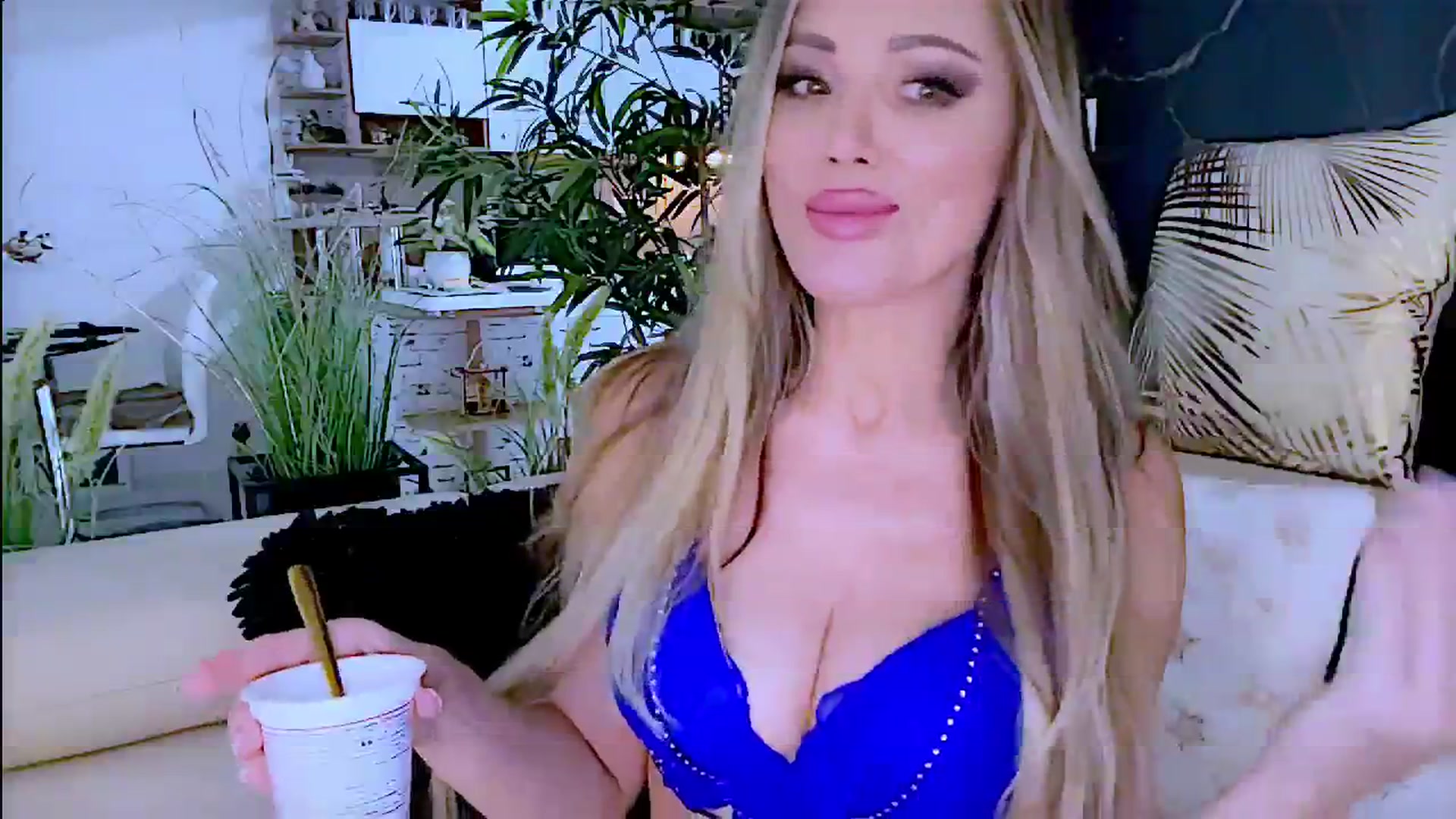 Gallery image thumbnail from Diana_Doll's myfreecams stream on, 06/13/2024, 16:28 image 5 of 20