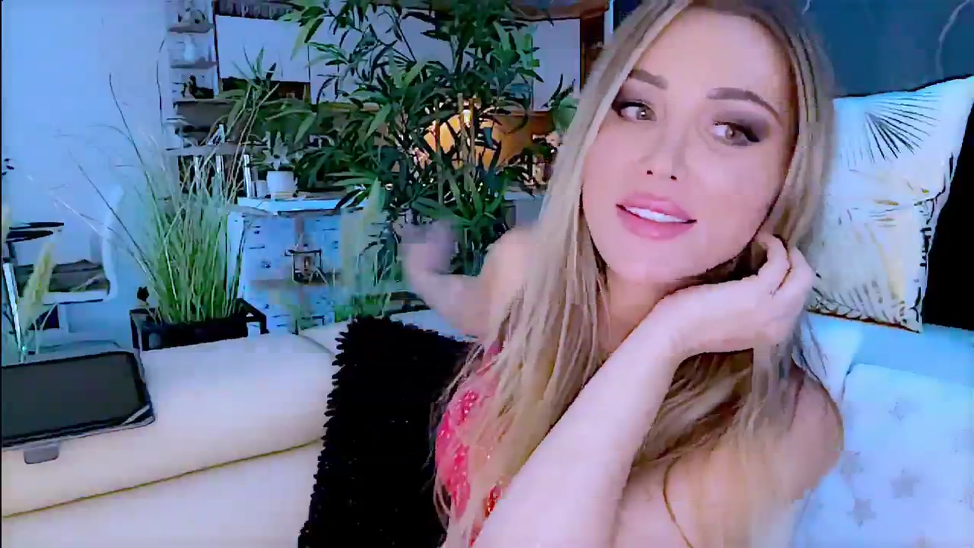 Gallery image thumbnail from Diana_Doll's myfreecams stream on, 06/15/2024, 14:29 image 19 of 20