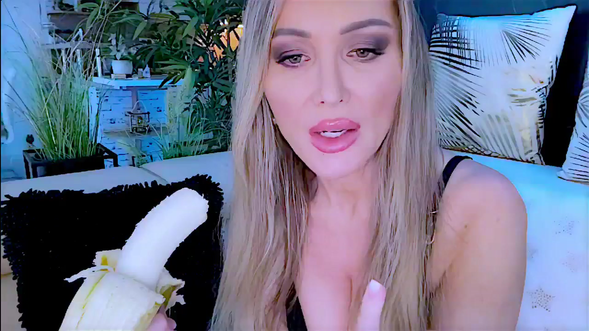 Gallery image thumbnail from Diana_Doll's myfreecams stream on, 06/16/2024, 16:01 image 10 of 20