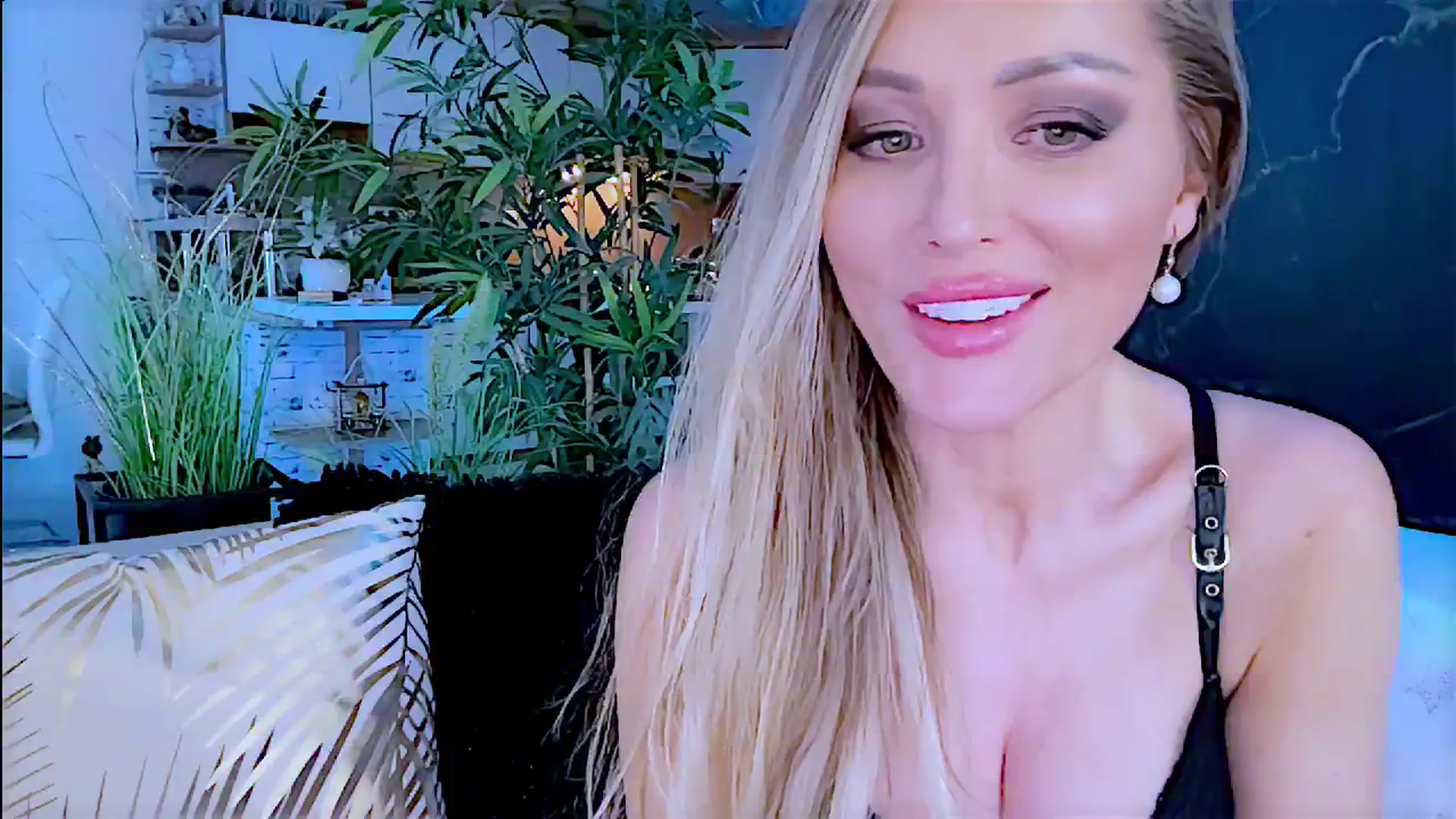 Gallery image thumbnail from Diana_Doll's myfreecams stream on, 06/16/2024, 17:44 image 20 of 20