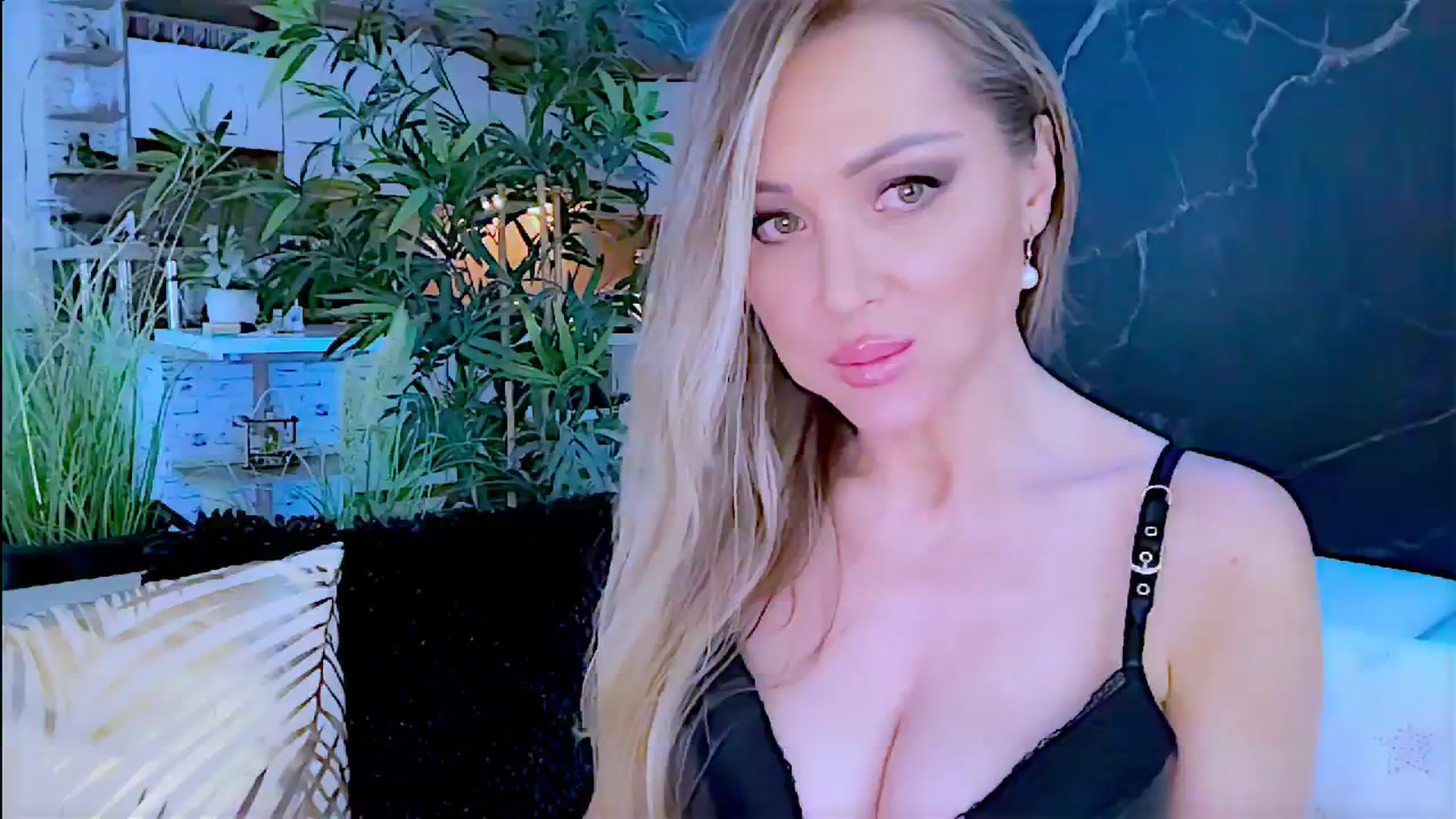 Gallery image thumbnail from Diana_Doll's myfreecams stream on, 06/16/2024, 17:44 image 12 of 20