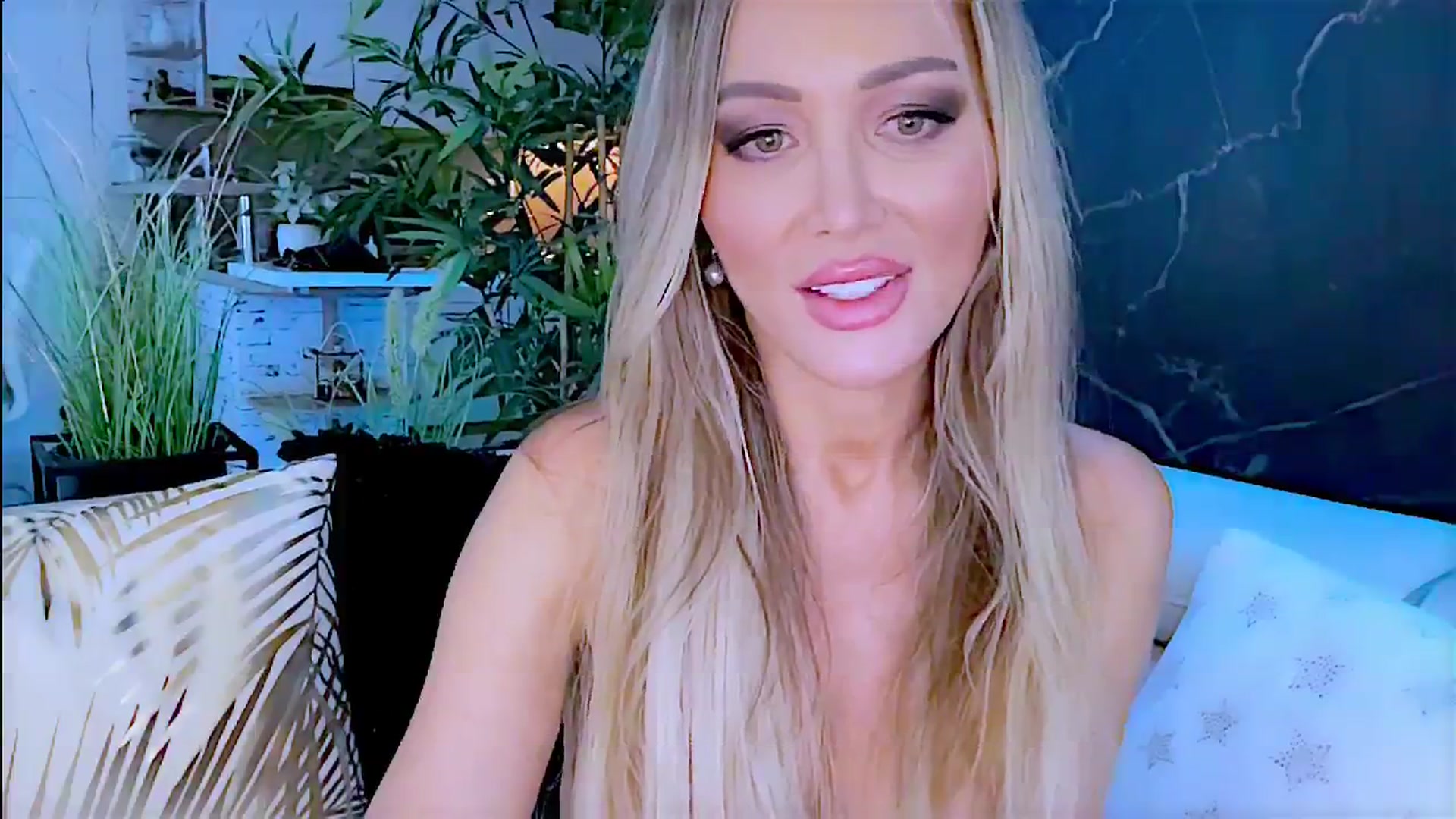 Gallery image thumbnail from Diana_Doll's myfreecams stream on, 06/20/2024, 17:28 image 11 of 20
