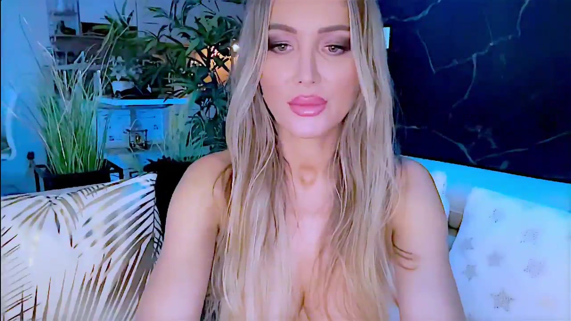 Gallery image thumbnail from Diana_Doll's myfreecams stream on, 06/20/2024, 18:34 image 10 of 20
