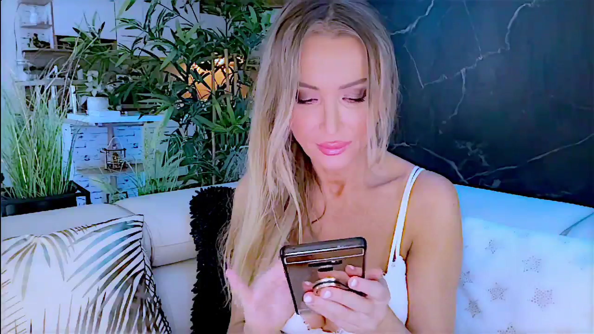 Gallery image thumbnail from Diana_Doll's myfreecams stream on, 06/21/2024, 16:18 image 13 of 20