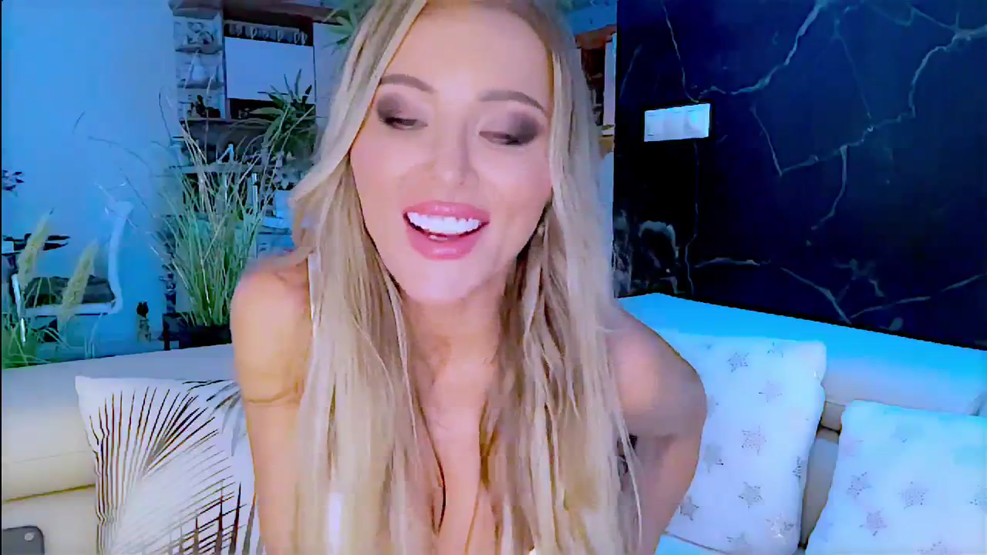 Gallery image thumbnail from Diana_Doll's myfreecams stream on, 06/21/2024, 21:45 image 2 of 20