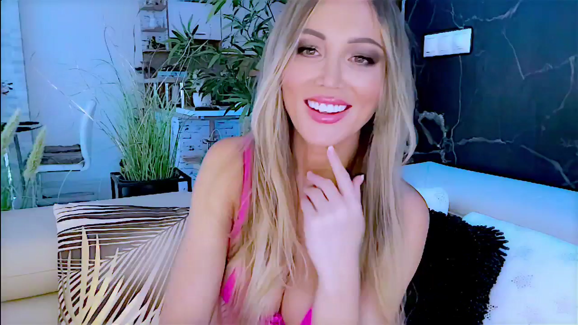 Gallery image thumbnail from Diana_Doll's myfreecams stream on, 06/23/2024, 15:28 image 13 of 20
