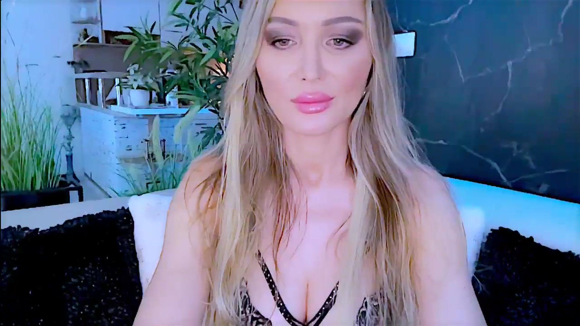 Gallery image thumbnail from Diana_Doll's myfreecams stream on, 06/30/2024, 13:11 image 13 of 20