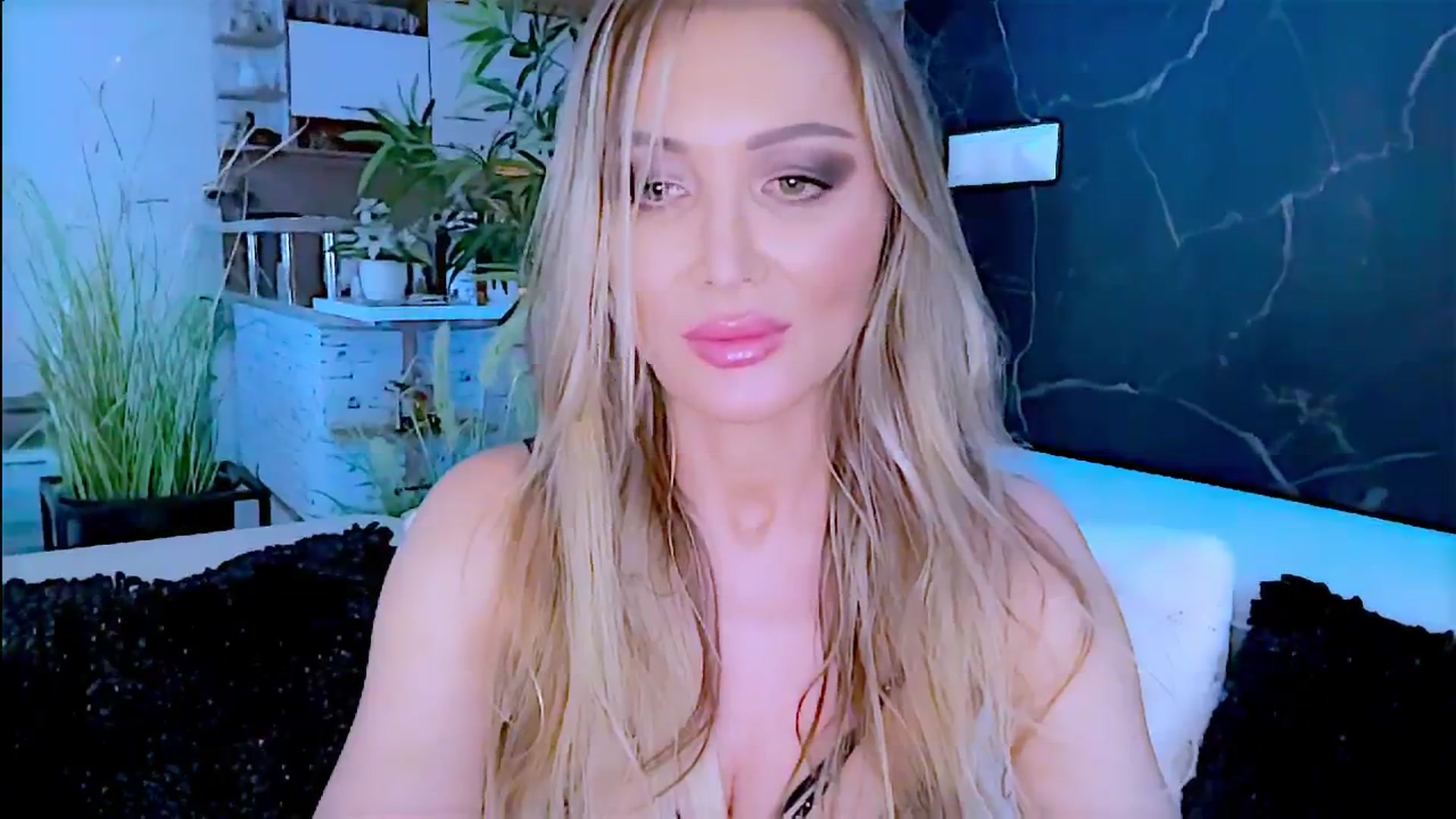 Gallery image thumbnail from Diana_Doll's myfreecams stream on, 06/30/2024, 17:06 image 12 of 20