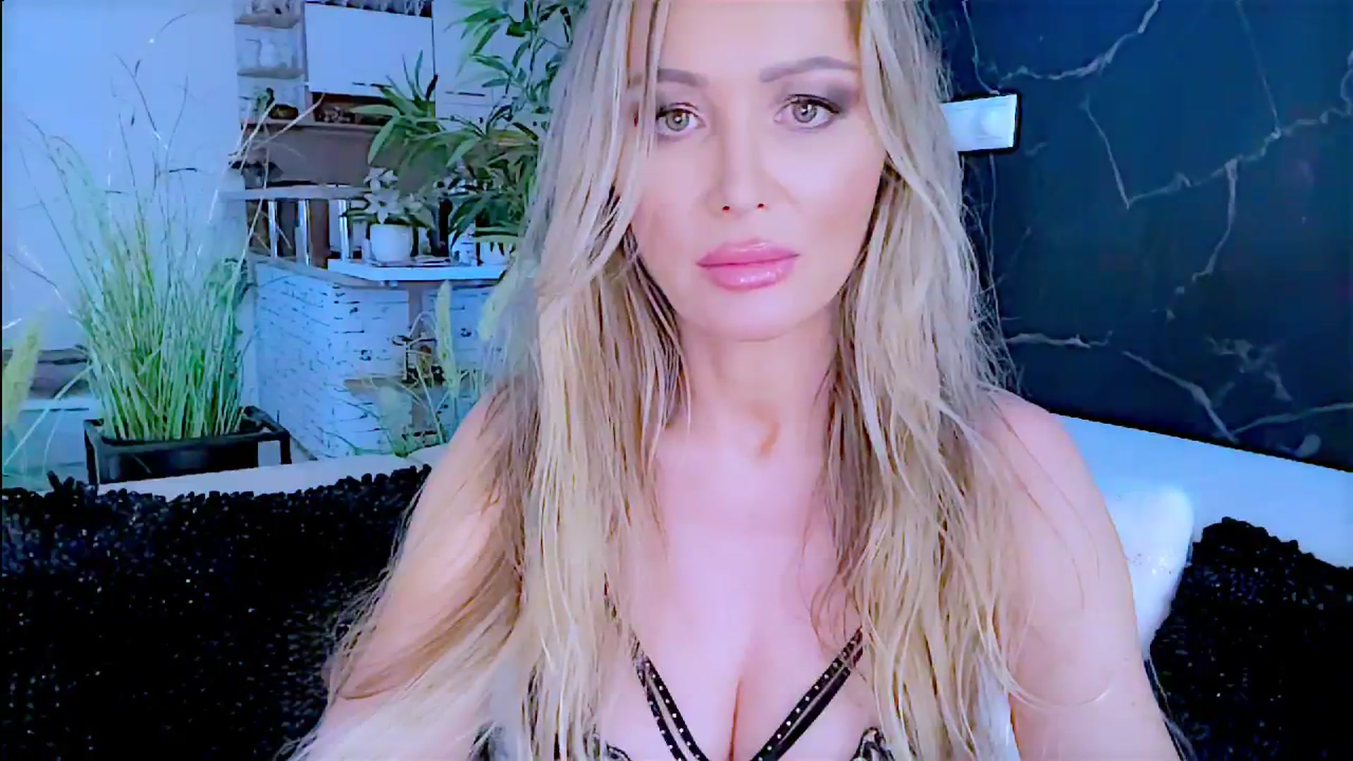 Gallery image thumbnail from Diana_Doll's myfreecams stream on, 06/30/2024, 17:06 image 20 of 20