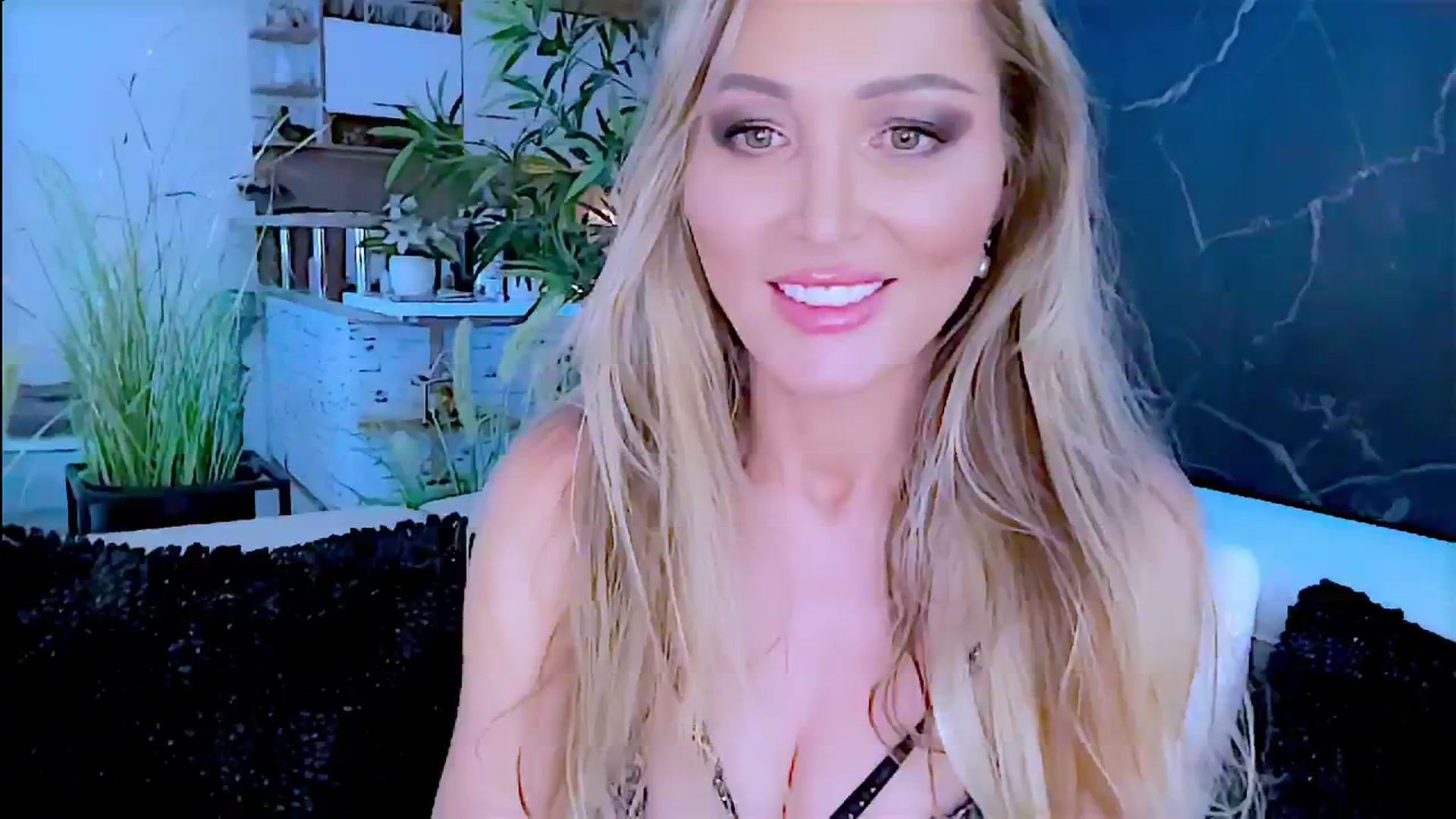 Gallery image thumbnail from Diana_Doll's myfreecams stream on, 06/30/2024, 17:06 image 16 of 20