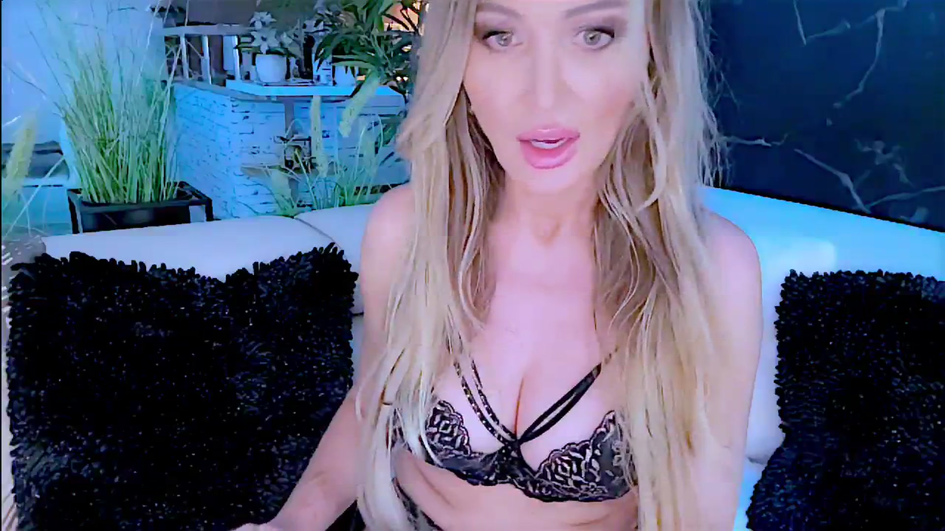 Gallery image thumbnail from Diana_Doll's myfreecams stream on, 06/30/2024, 17:50 image 11 of 20