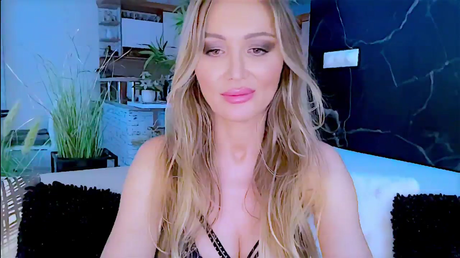 Gallery image thumbnail from Diana_Doll's myfreecams stream on, 06/30/2024, 17:50 image 17 of 20