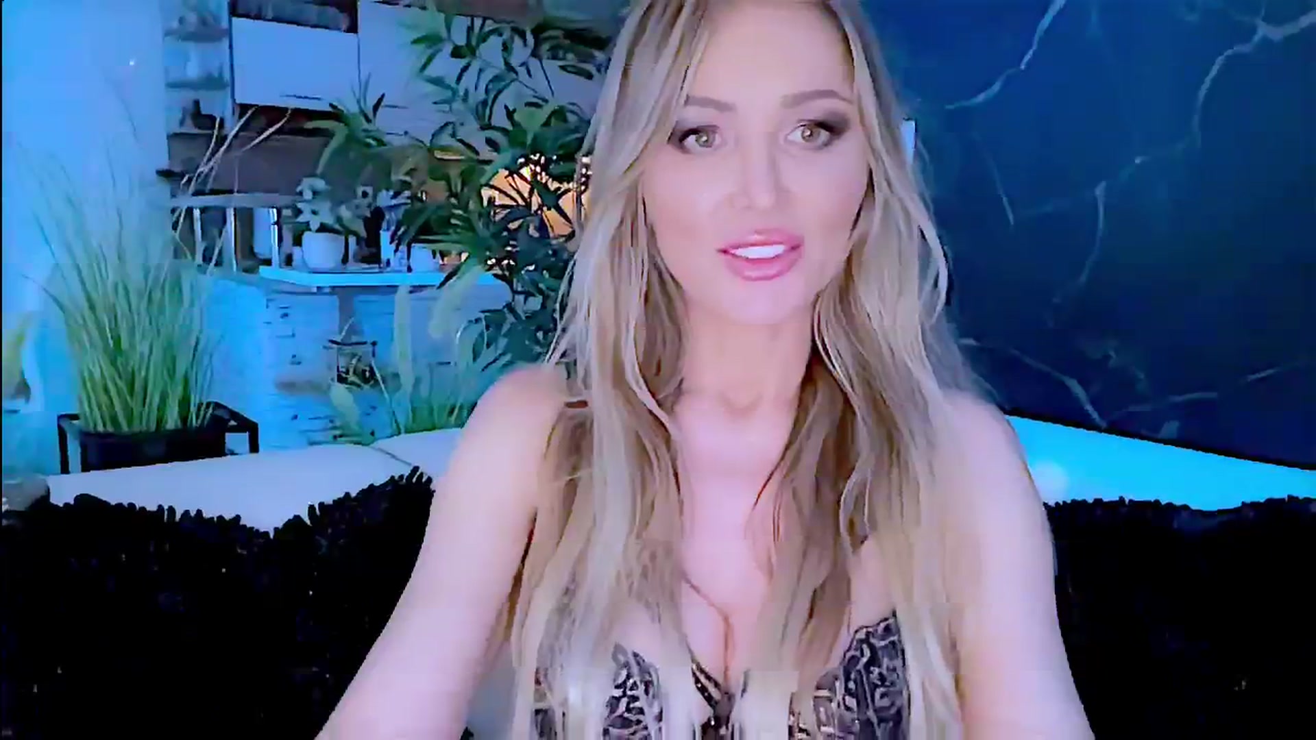 Gallery image thumbnail from Diana_Doll's myfreecams stream on, 06/30/2024, 17:50 image 6 of 20