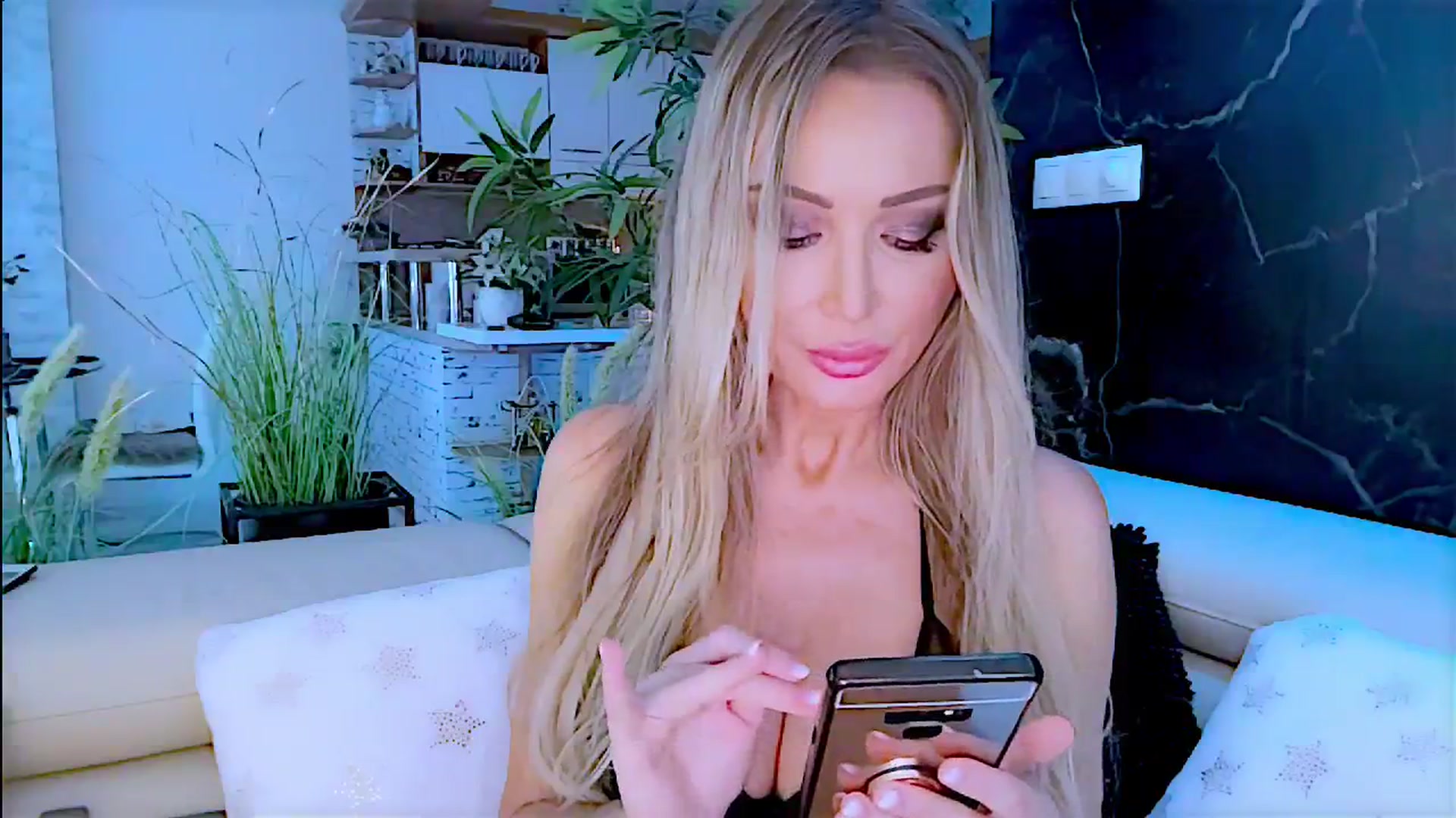 Gallery image thumbnail from Diana_Doll's myfreecams stream on, 07/12/2024, 13:31 image 13 of 20
