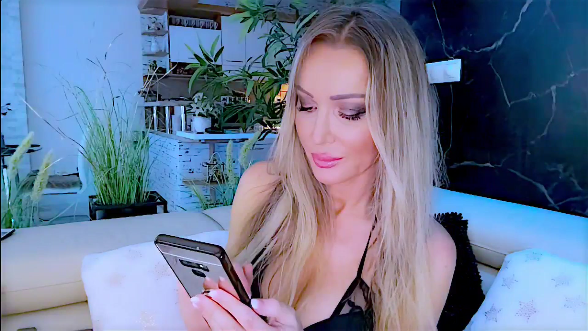 Gallery image thumbnail from Diana_Doll's myfreecams stream on, 07/12/2024, 13:31 image 15 of 20