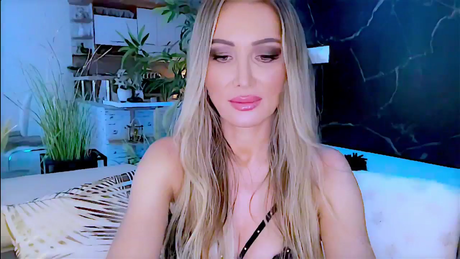 Gallery image thumbnail from Diana_Doll's myfreecams stream on, 07/13/2024, 16:17 image 9 of 20