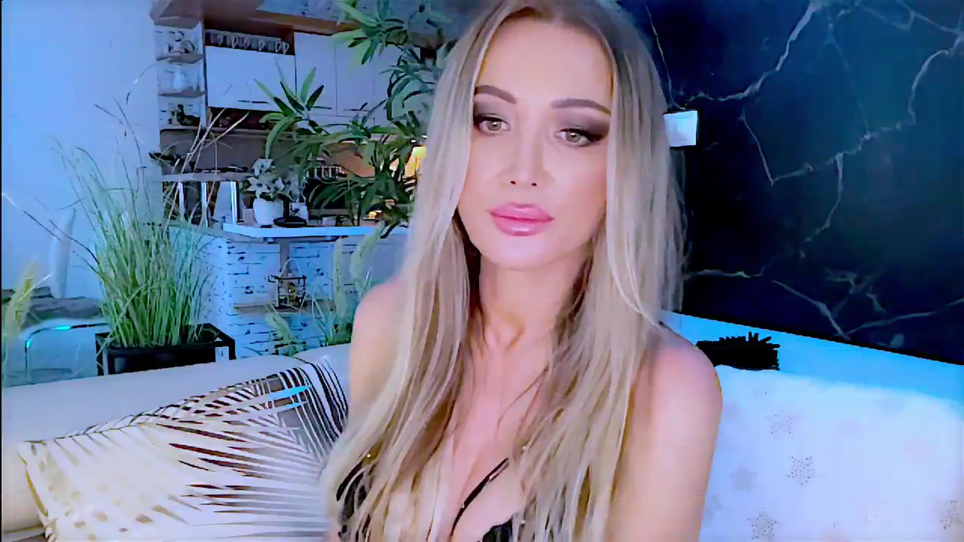 Gallery image thumbnail from Diana_Doll's myfreecams stream on, 07/13/2024, 16:17 image 5 of 20