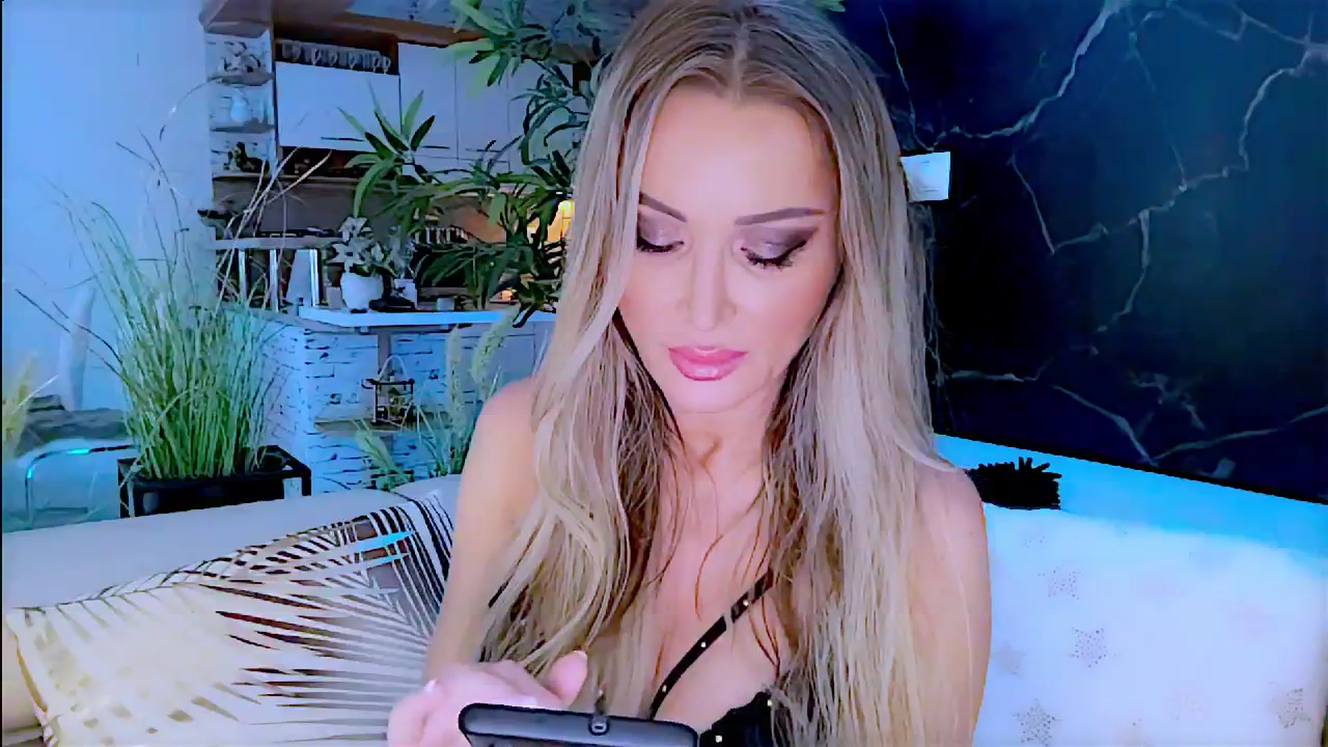 Gallery image thumbnail from Diana_Doll's myfreecams stream on, 07/13/2024, 16:17 image 8 of 20