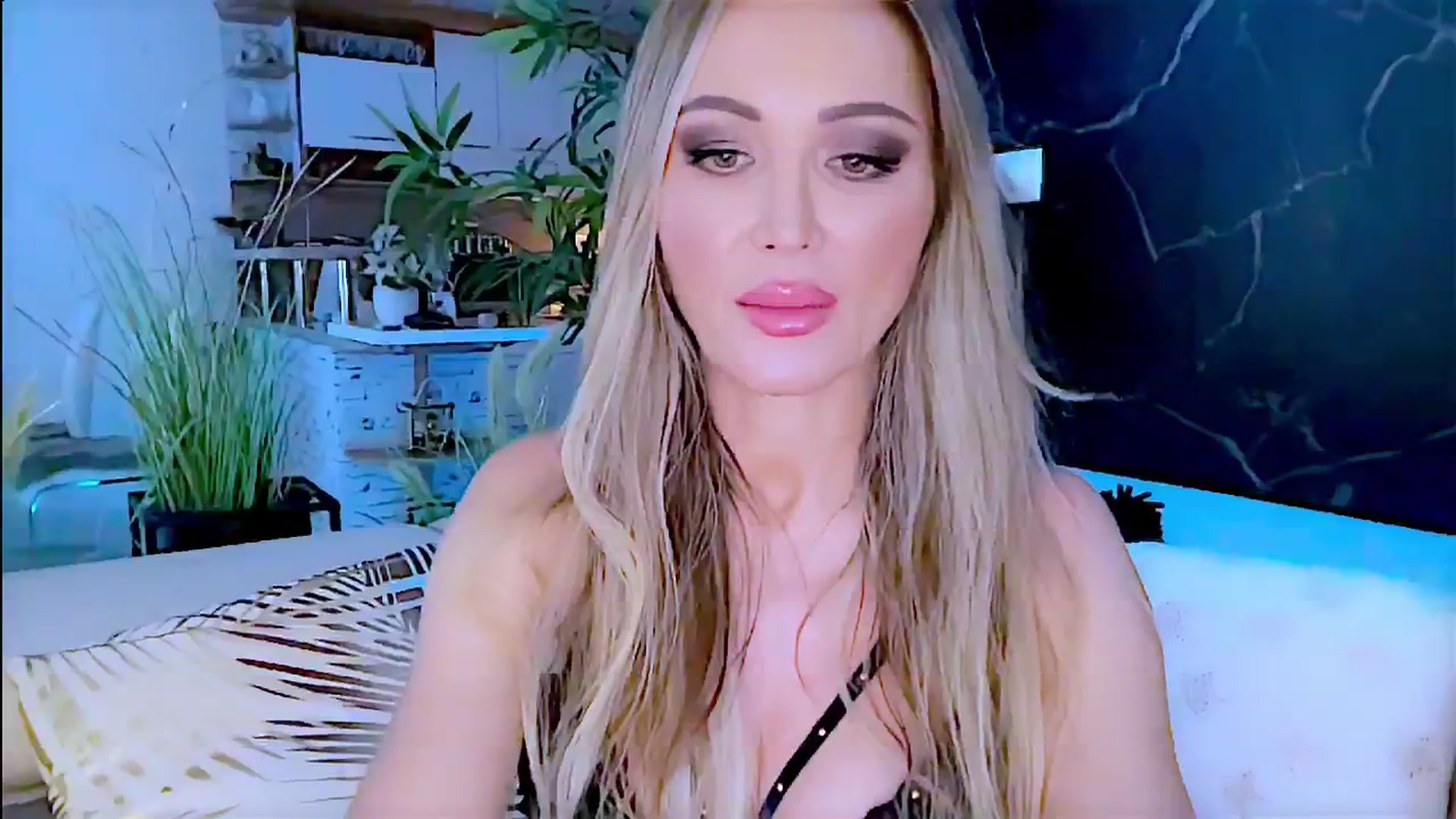 Gallery image thumbnail from Diana_Doll's myfreecams stream on, 07/13/2024, 16:17 image 7 of 20