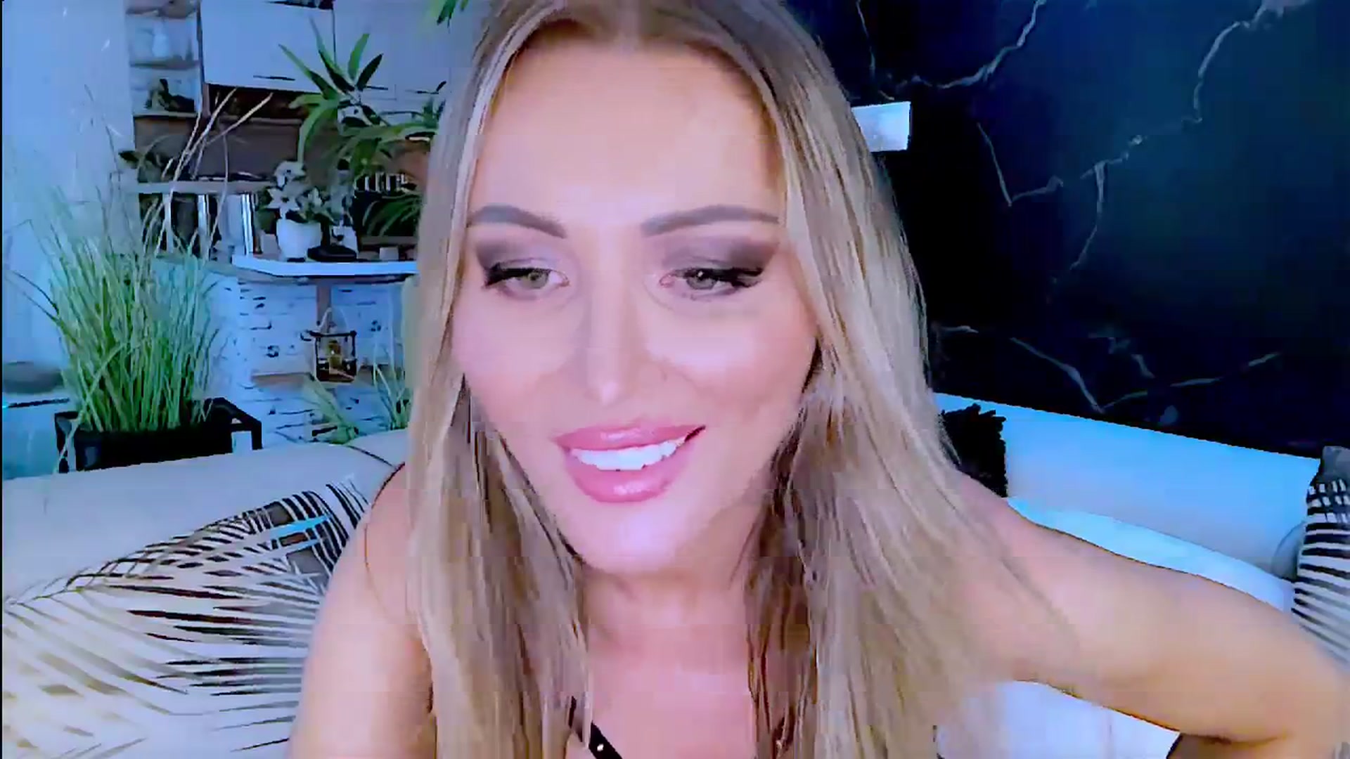 Gallery image thumbnail from Diana_Doll's myfreecams stream on, 07/13/2024, 18:01 image 9 of 20